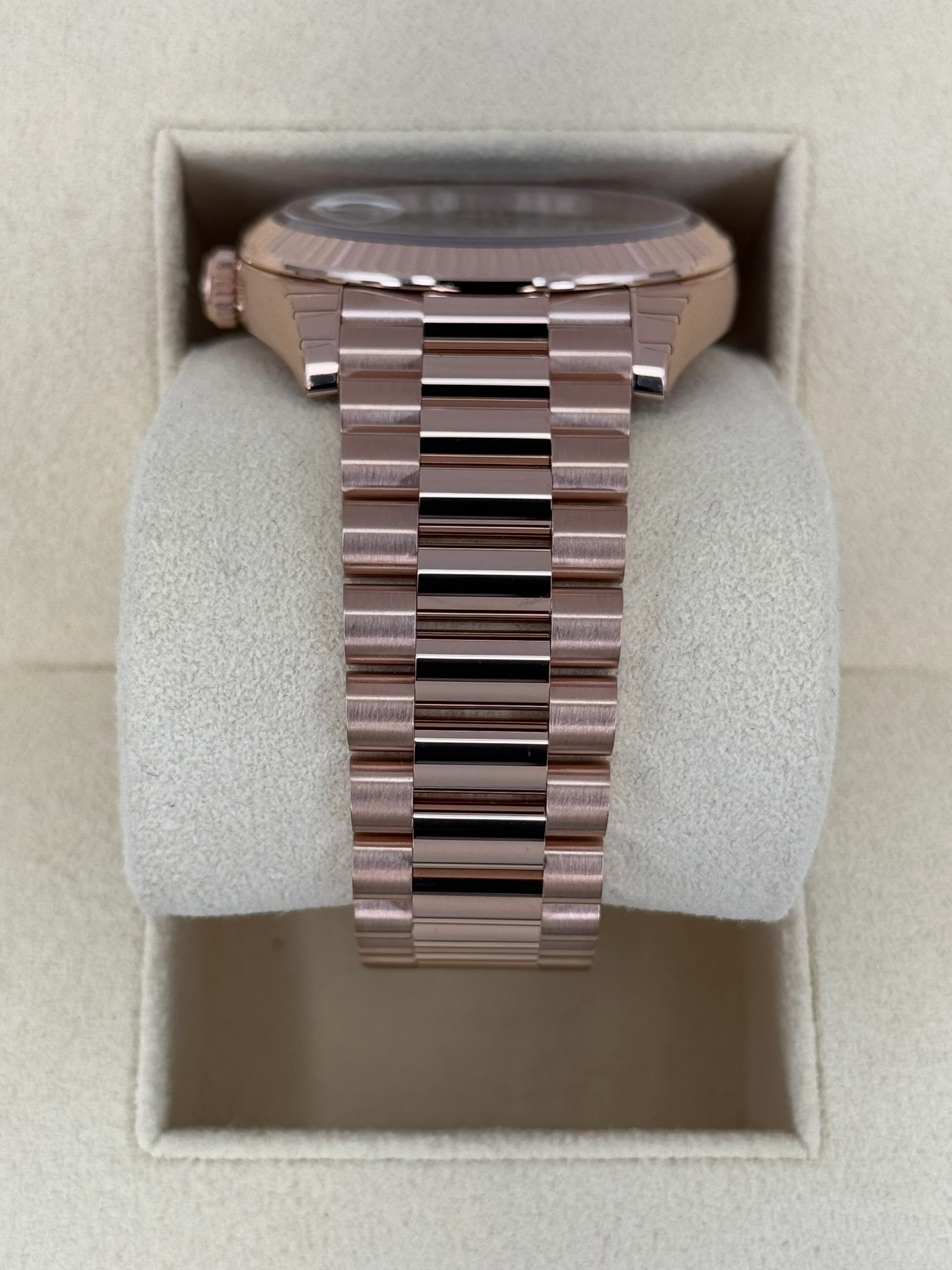 NEW 2025 Rolex Day-Date 40mm 228235 Presidential Rose Gold Olive Dial - Image 4