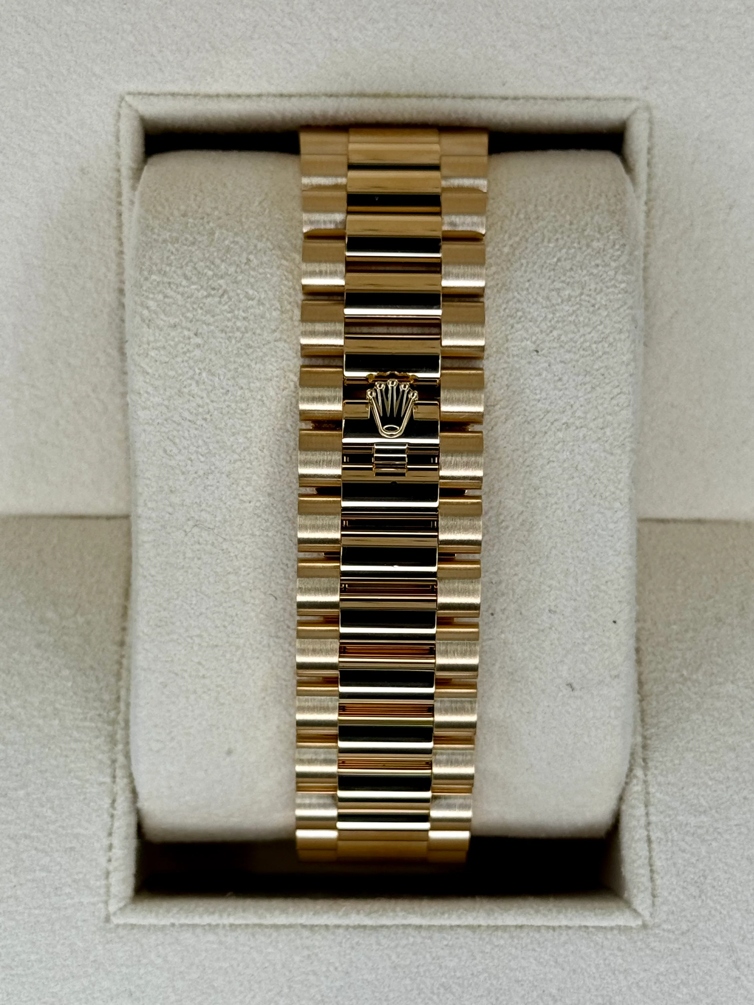 2021 Rolex Day-Date 40mm 228238 Presidential Champagne Dial - Image 2