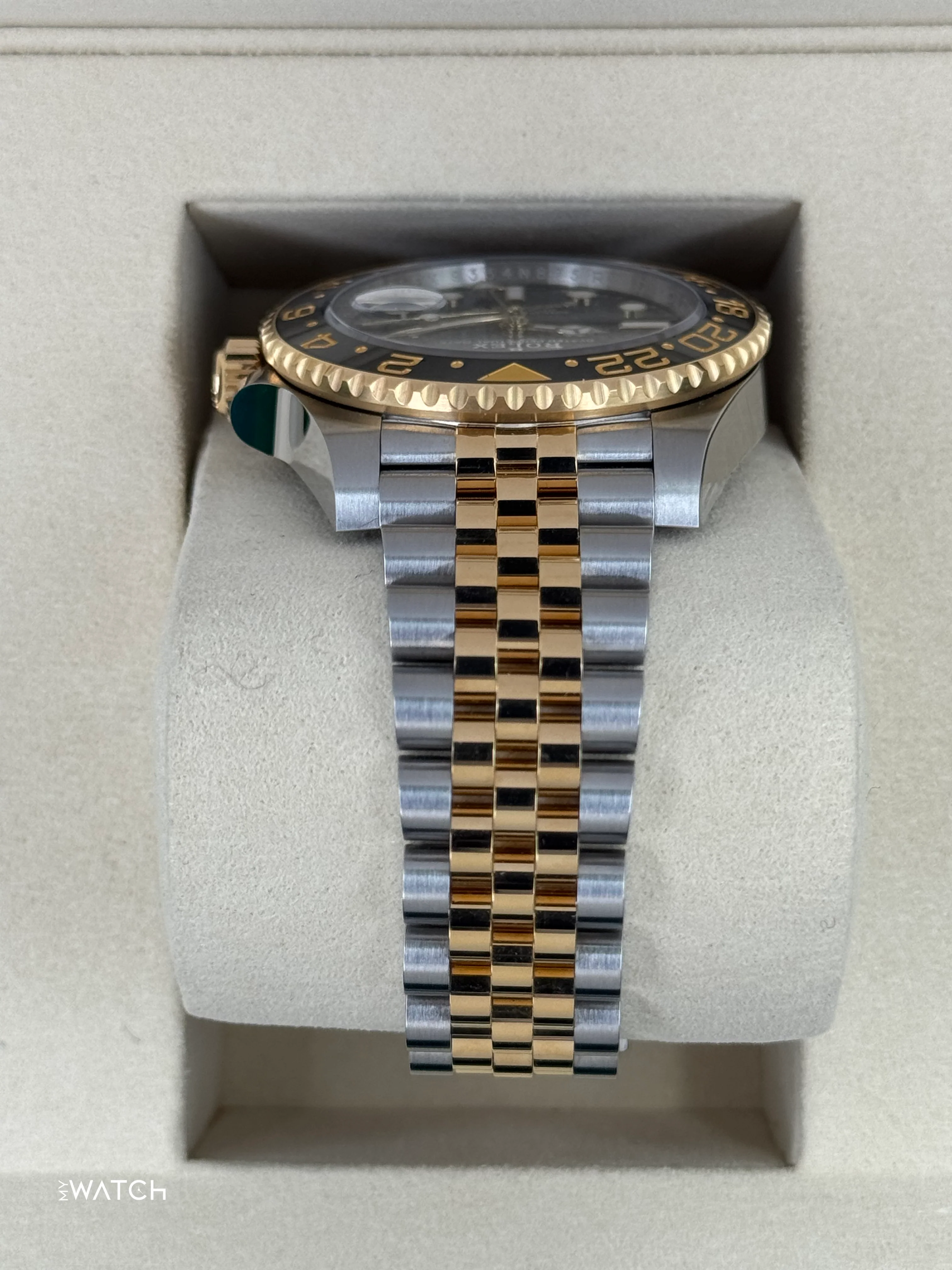 NEW 2025 Rolex GMT-Master II 40mm 126713GRNR Two-Tone Jubilee (STICKERED) - Image 4