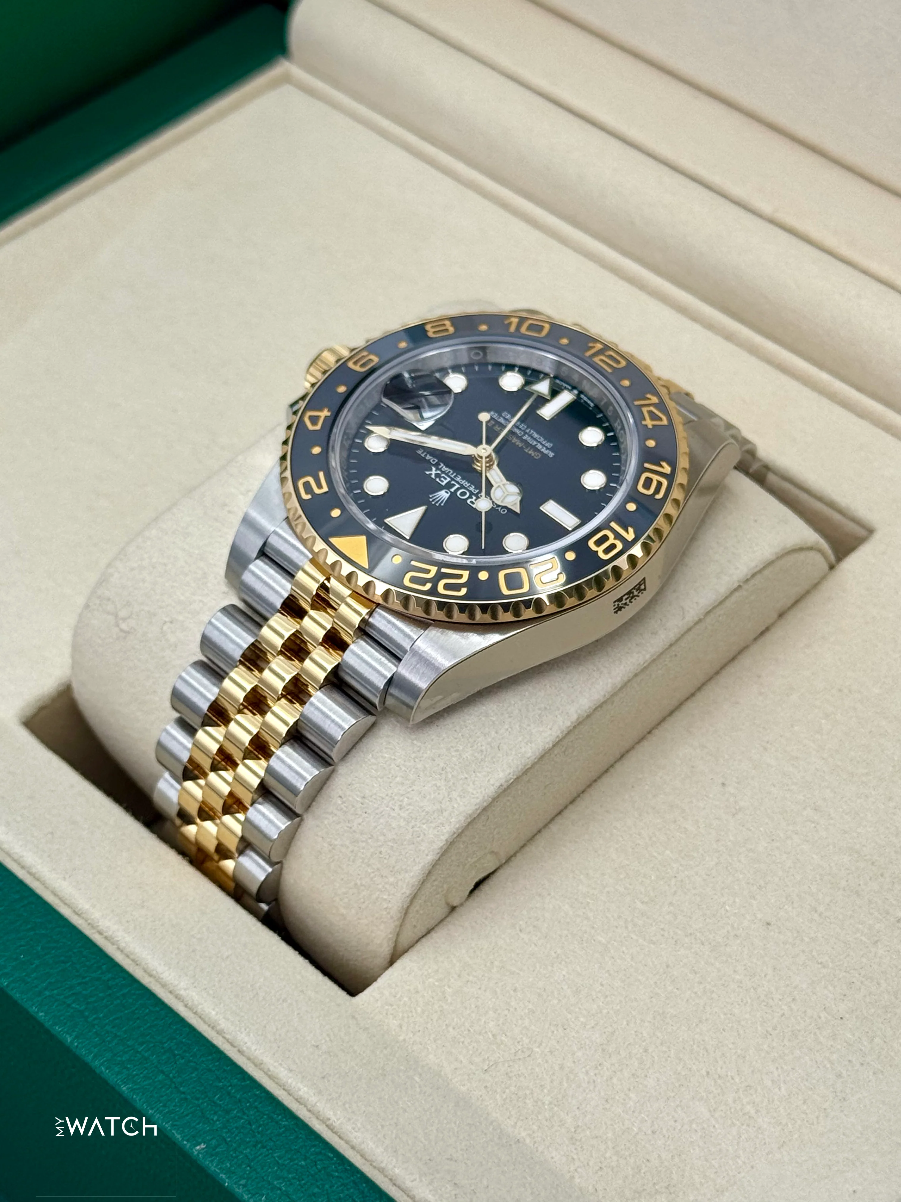 NEW 2025 Rolex GMT-Master II 40mm 126713GRNR Two-Tone Jubilee (STICKERED) - Image 7