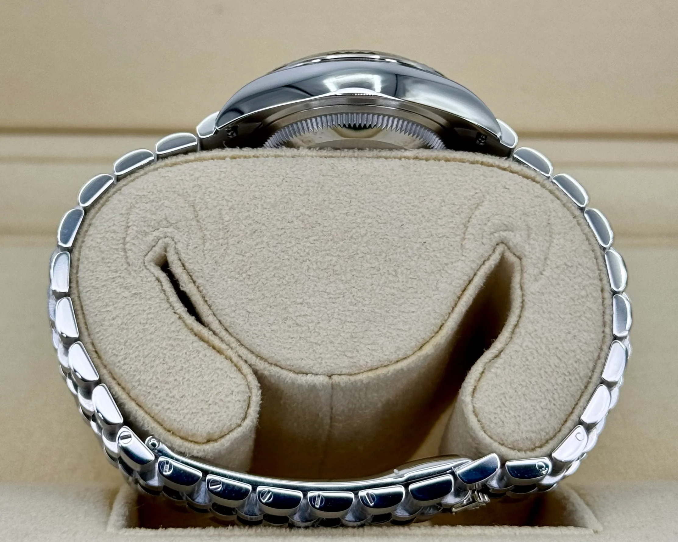 NEW 2025 Rolex Lady Datejust 28mm 279174 Jubilee MOP Diamond Dial - Image 10