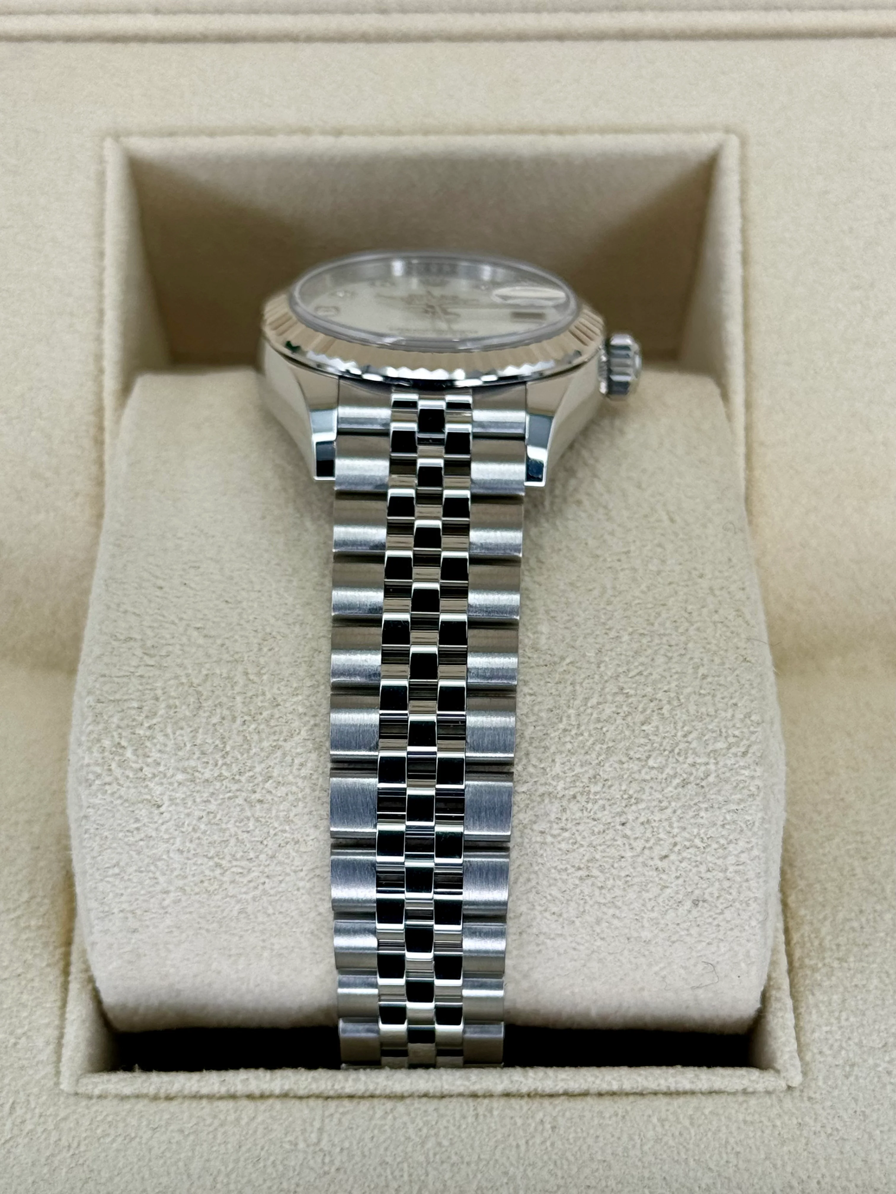 NEW 2025 Rolex Lady Datejust 28mm 279174 Jubilee MOP Diamond Dial - Image 3