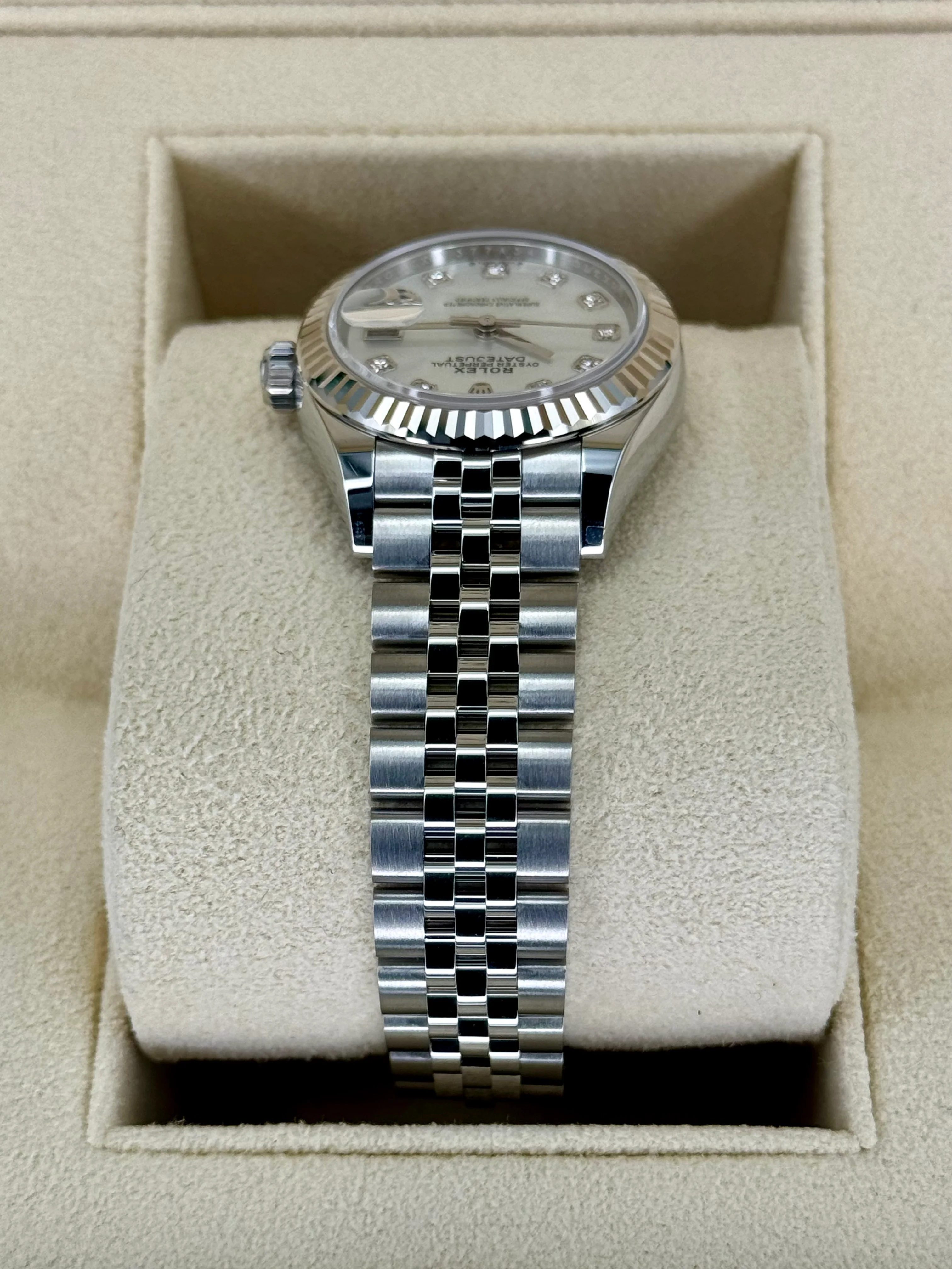 NEW 2025 Rolex Lady Datejust 28mm 279174 Jubilee MOP Diamond Dial - Image 4