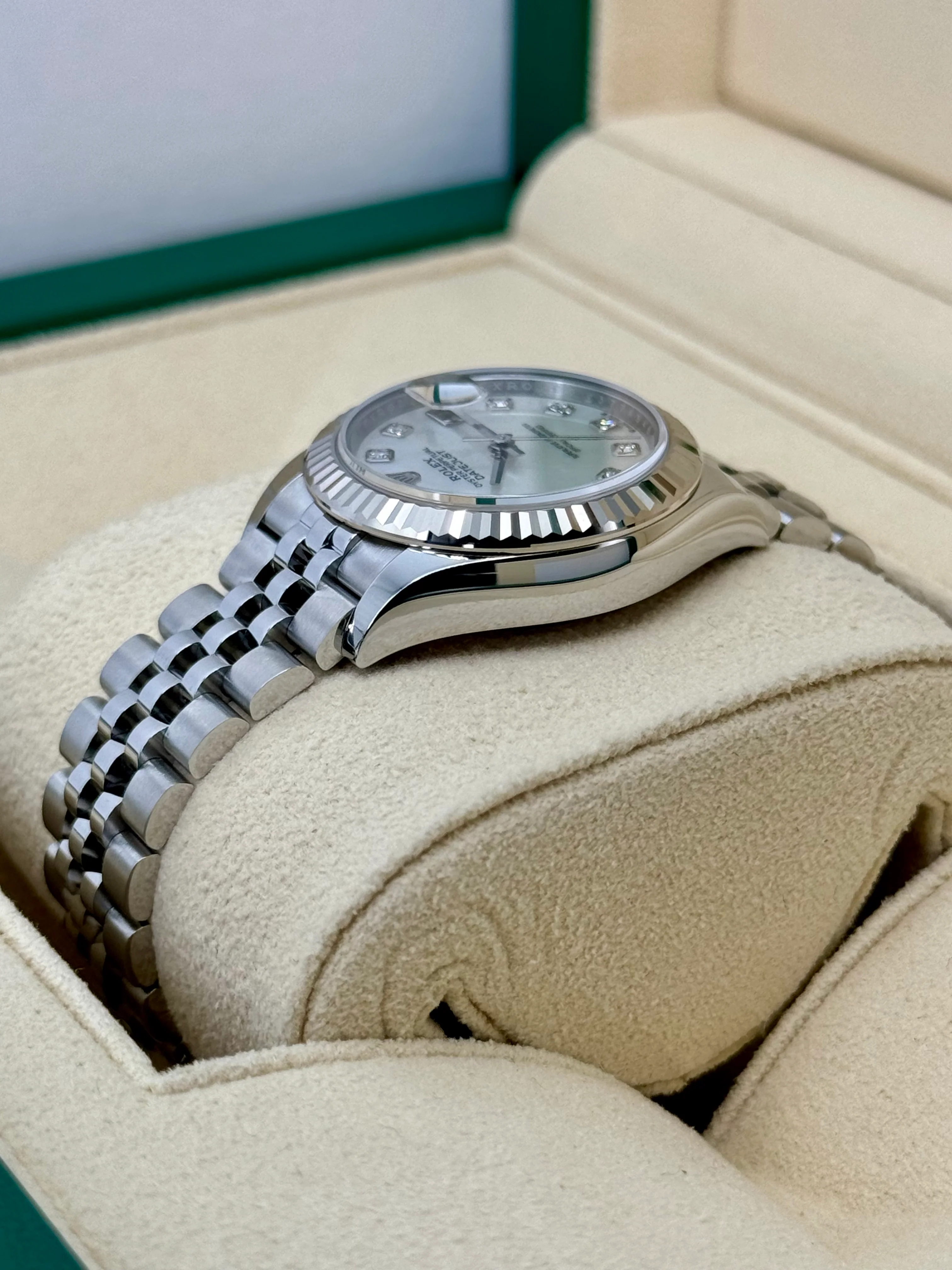 NEW 2025 Rolex Lady Datejust 28mm 279174 Jubilee MOP Diamond Dial - Image 7