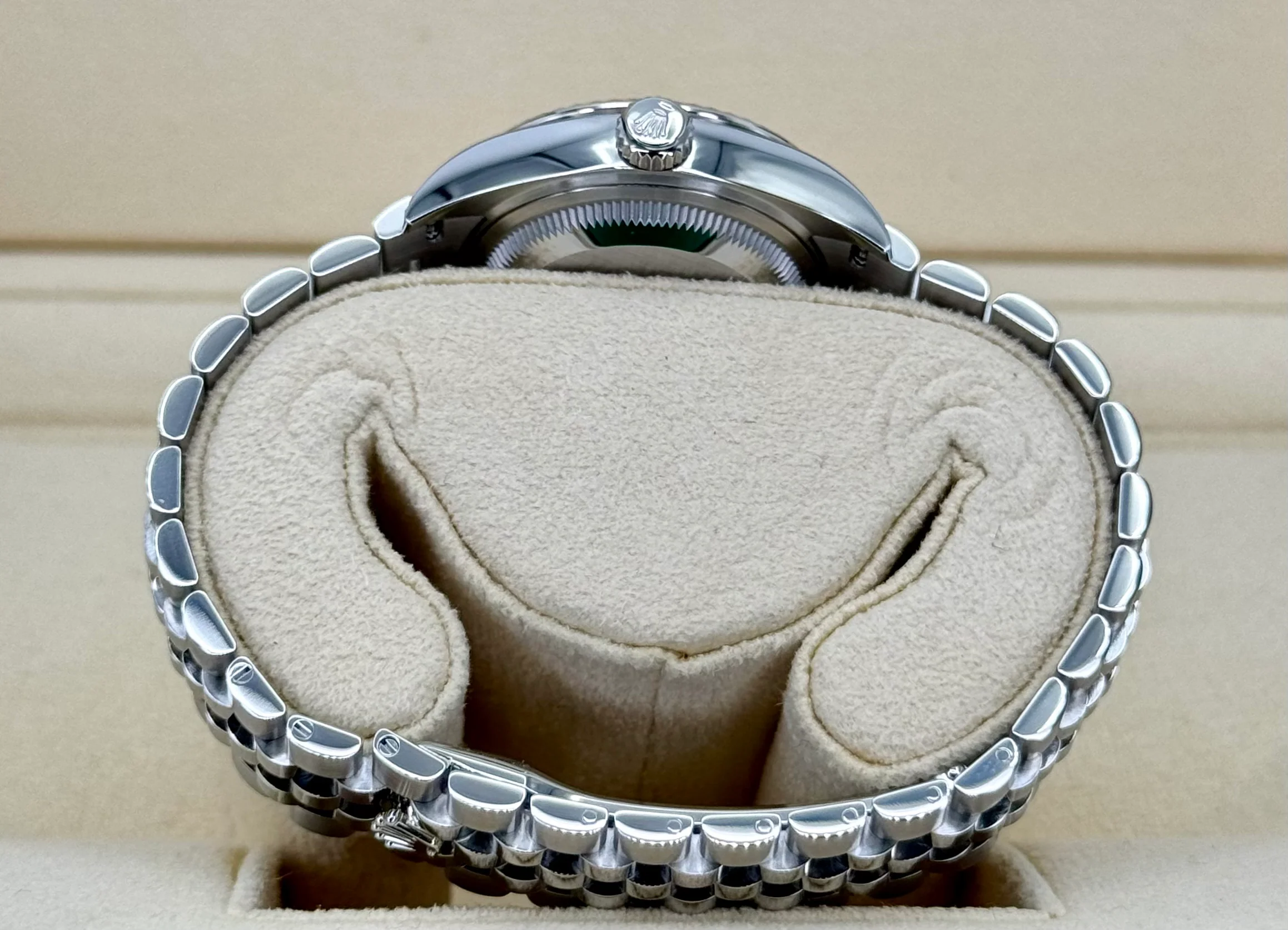 NEW 2025 Rolex Lady Datejust 28mm 279174 Jubilee MOP Diamond Dial - Image 9
