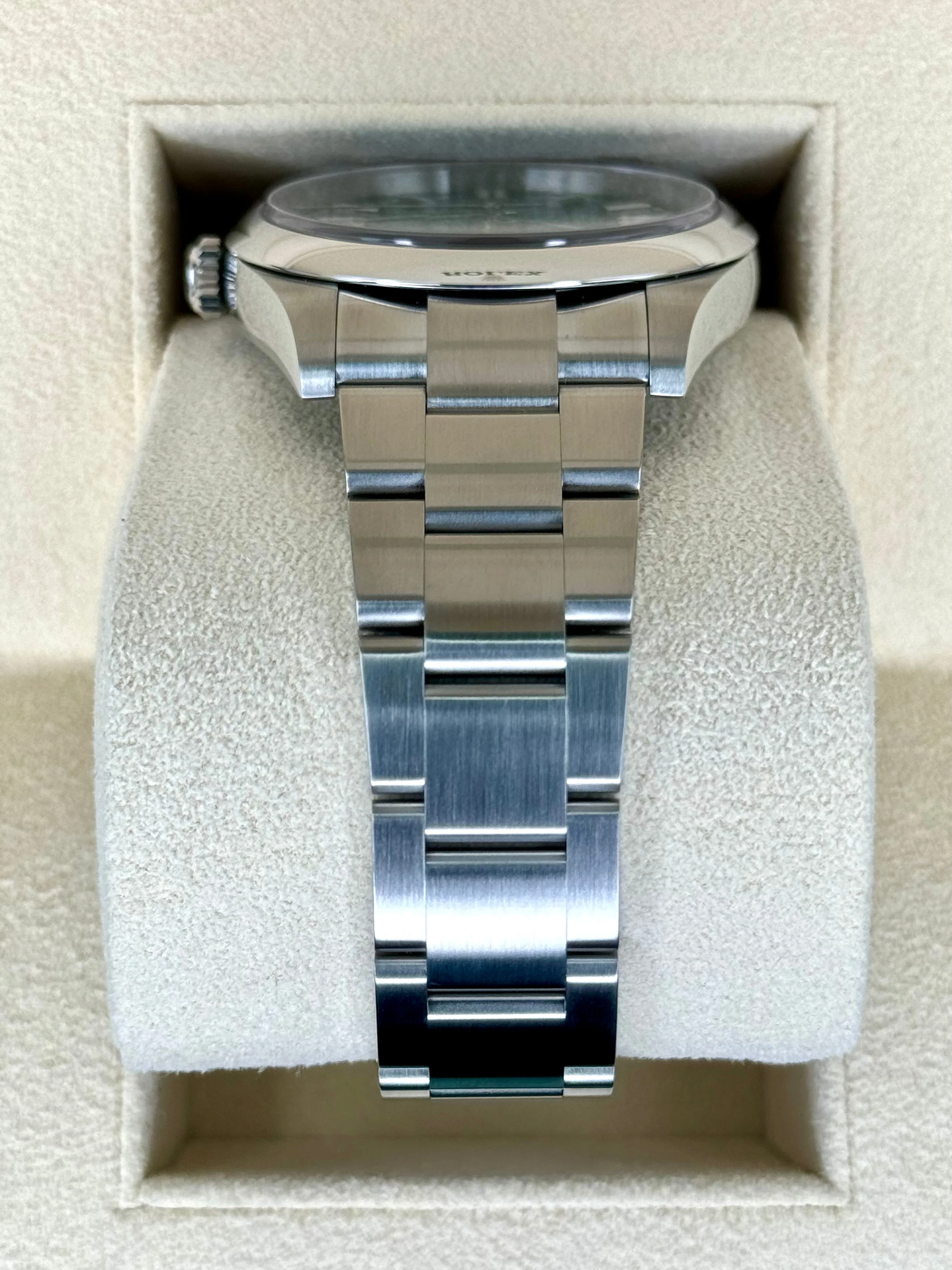 NEW 2025 Rolex Oyster Perpetual 41mm 124300 Green Dial - Image 4