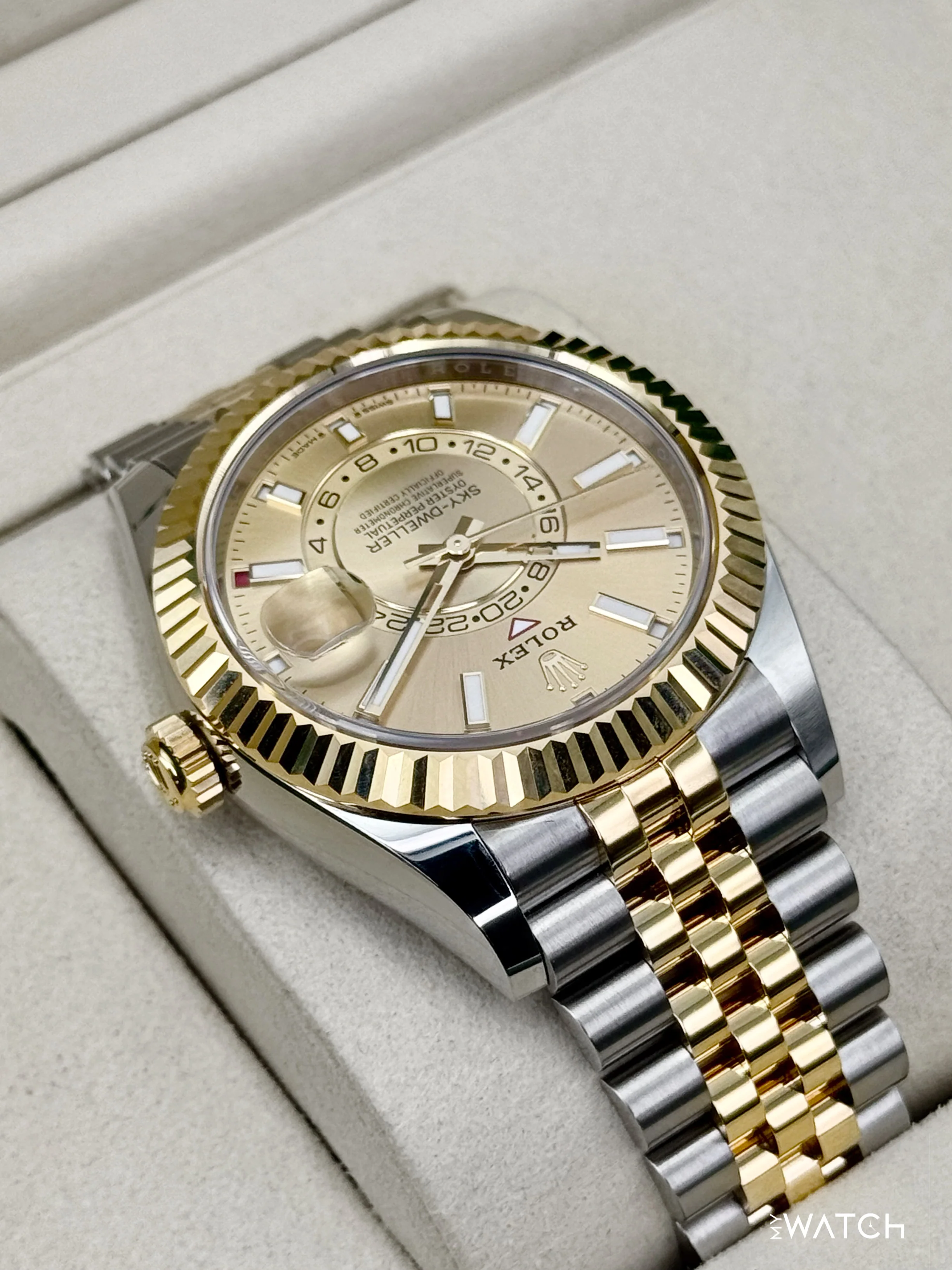 NEW 2025 Rolex Sky-Dweller 42mm 336933 Jubilee Champagne Dial - Image 8