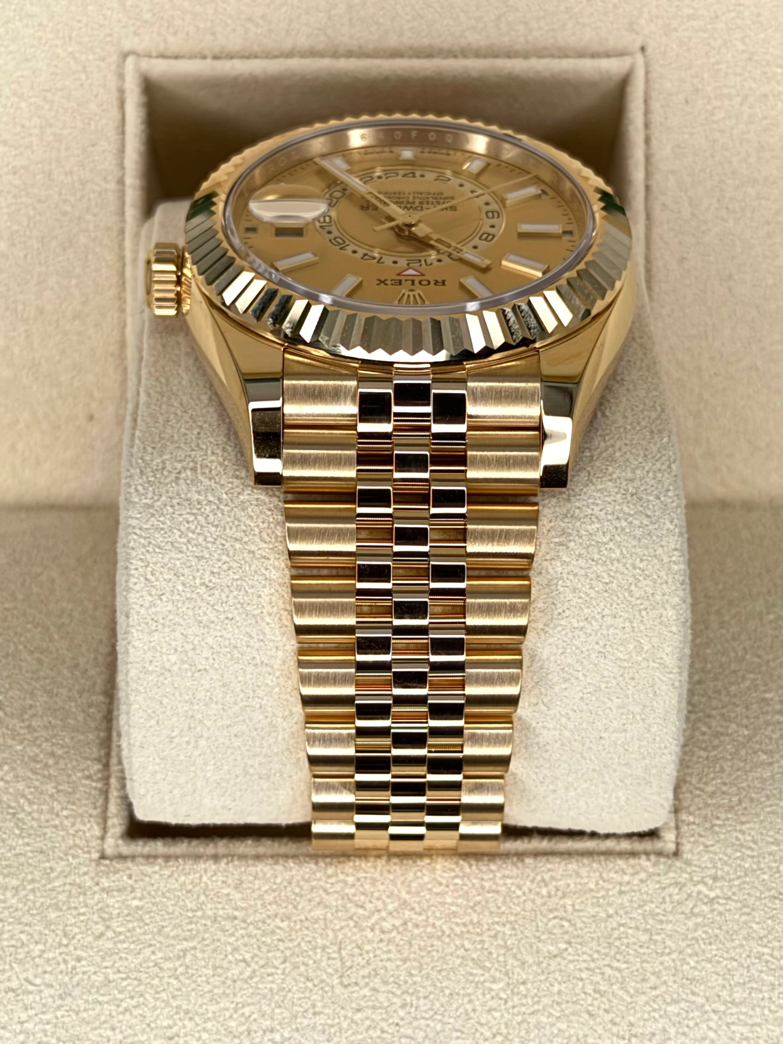 NEW 2025 Rolex Sky-Dweller 42mm 336938 Yellow Gold Jubilee Champagne Dial - Image 4