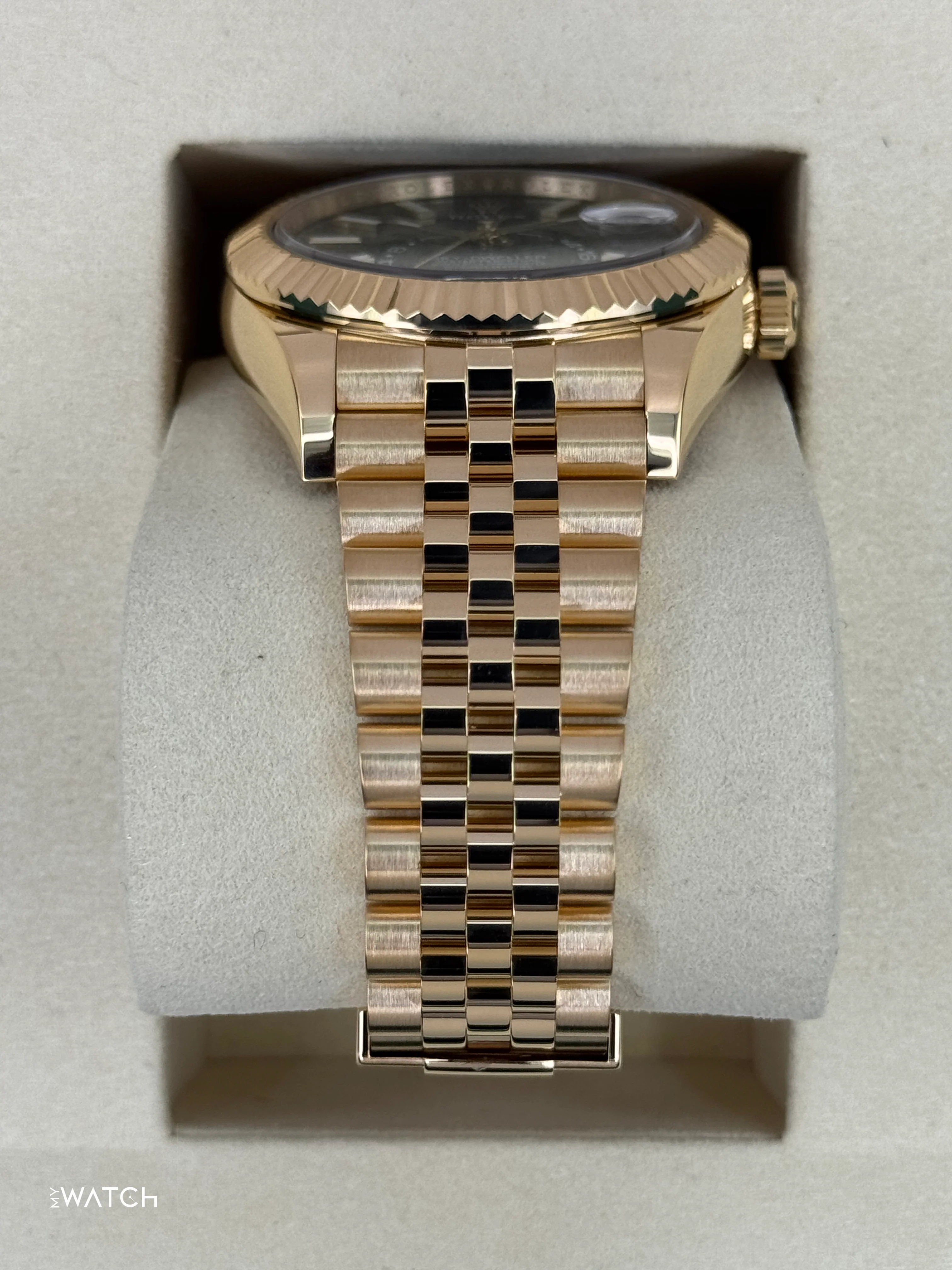 NEW 2025 Rolex Sky-Dweller 42mm 336938 Yellow Gold Jubilee Green Dial - Image 3