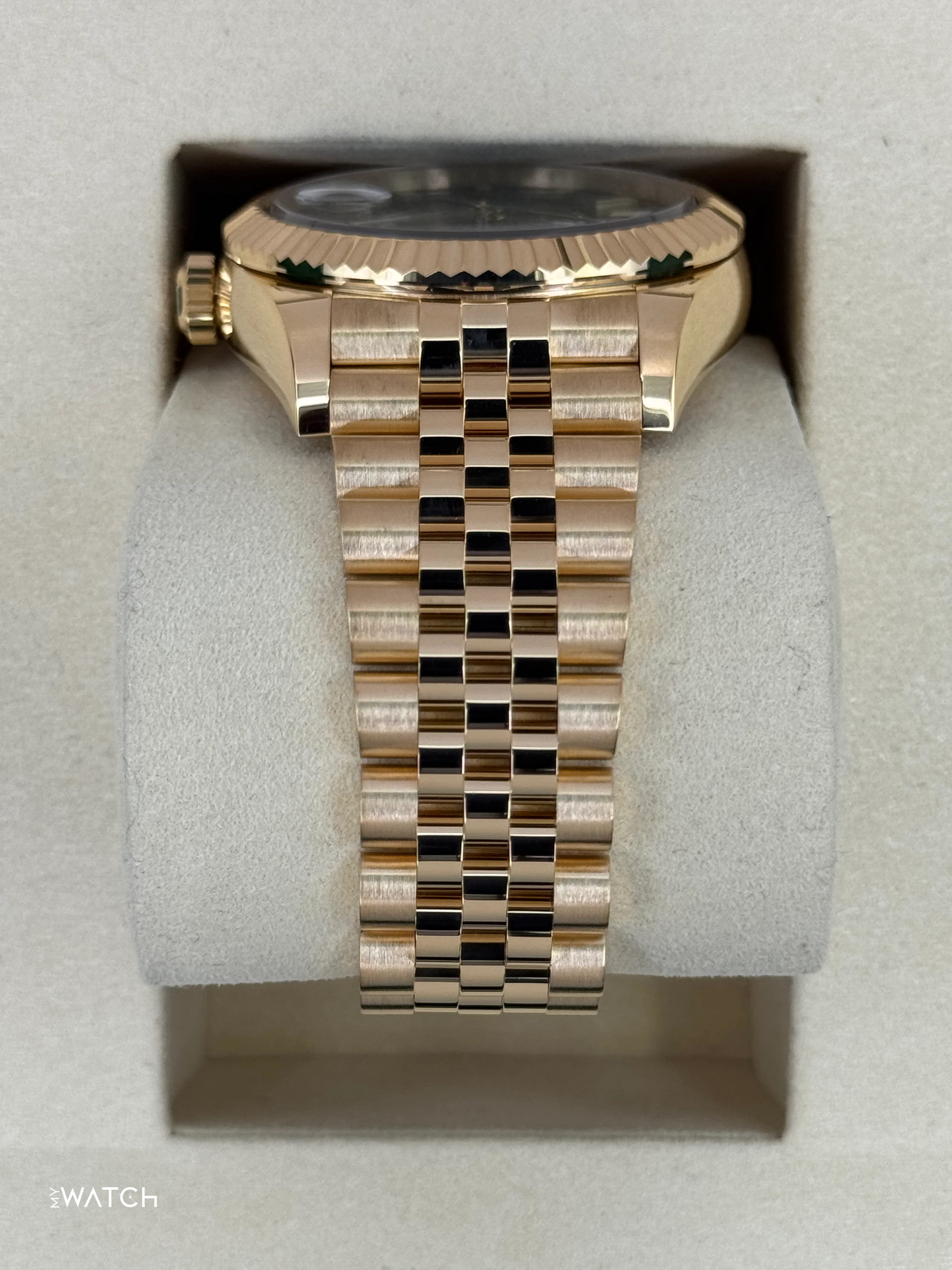 NEW 2025 Rolex Sky-Dweller 42mm 336938 Yellow Gold Jubilee Green Dial - Image 4