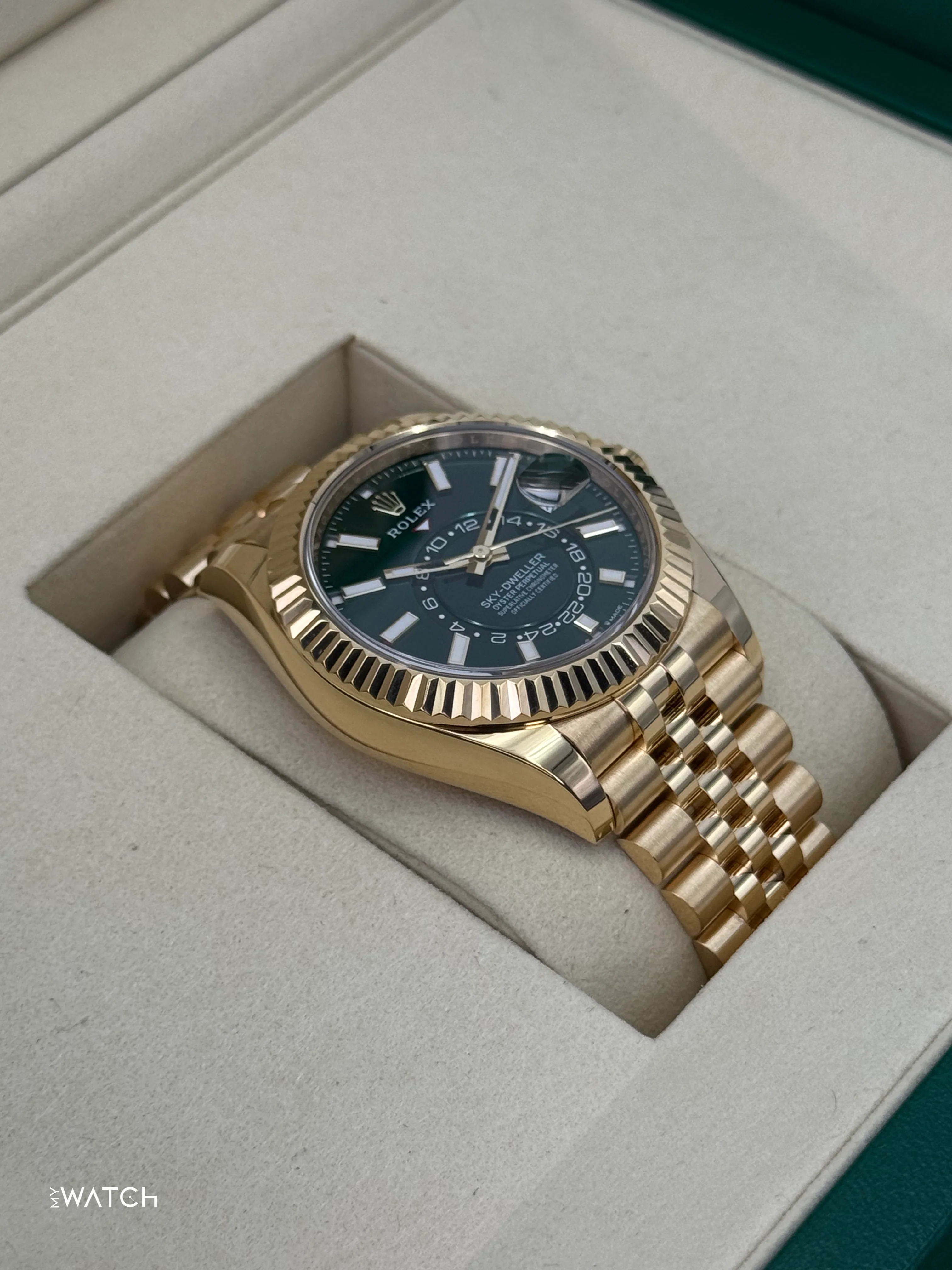 NEW 2025 Rolex Sky-Dweller 42mm 336938 Yellow Gold Jubilee Green Dial - Image 5