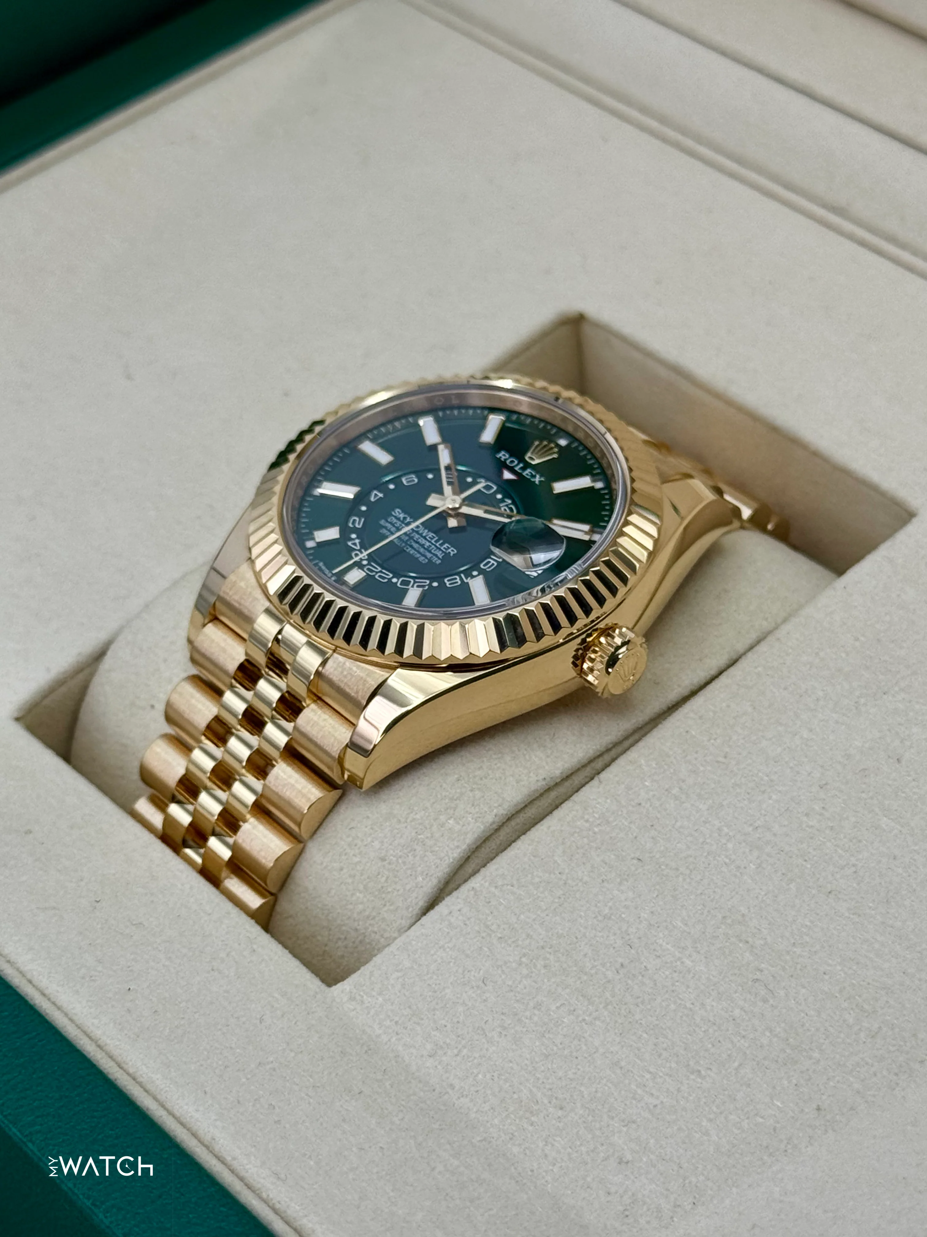 NEW 2025 Rolex Sky-Dweller 42mm 336938 Yellow Gold Jubilee Green Dial - Image 6