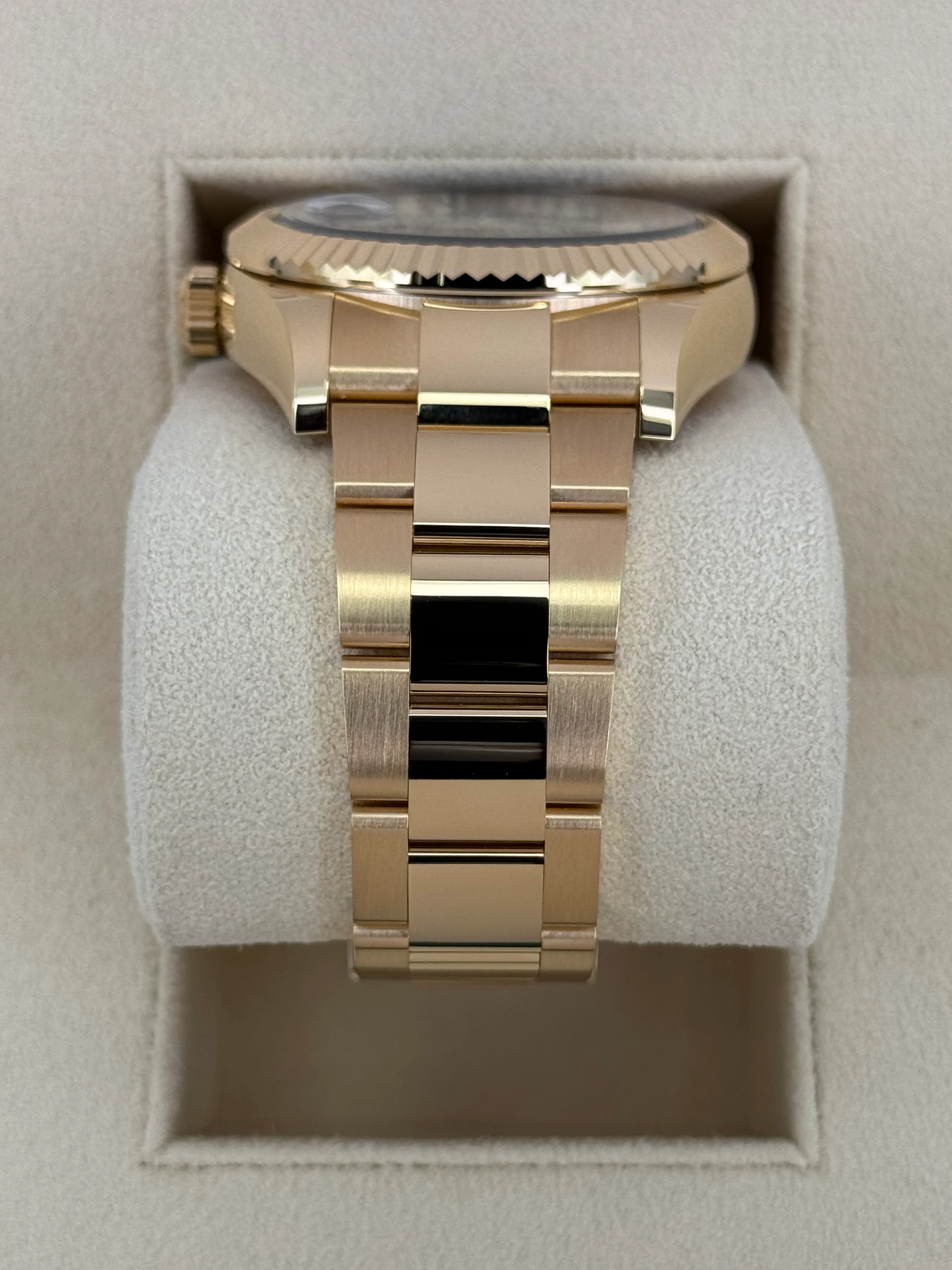NEW 2025 Rolex Sky-Dweller 42mm 336938 Yellow Gold Oyster Black Dial - Image 4