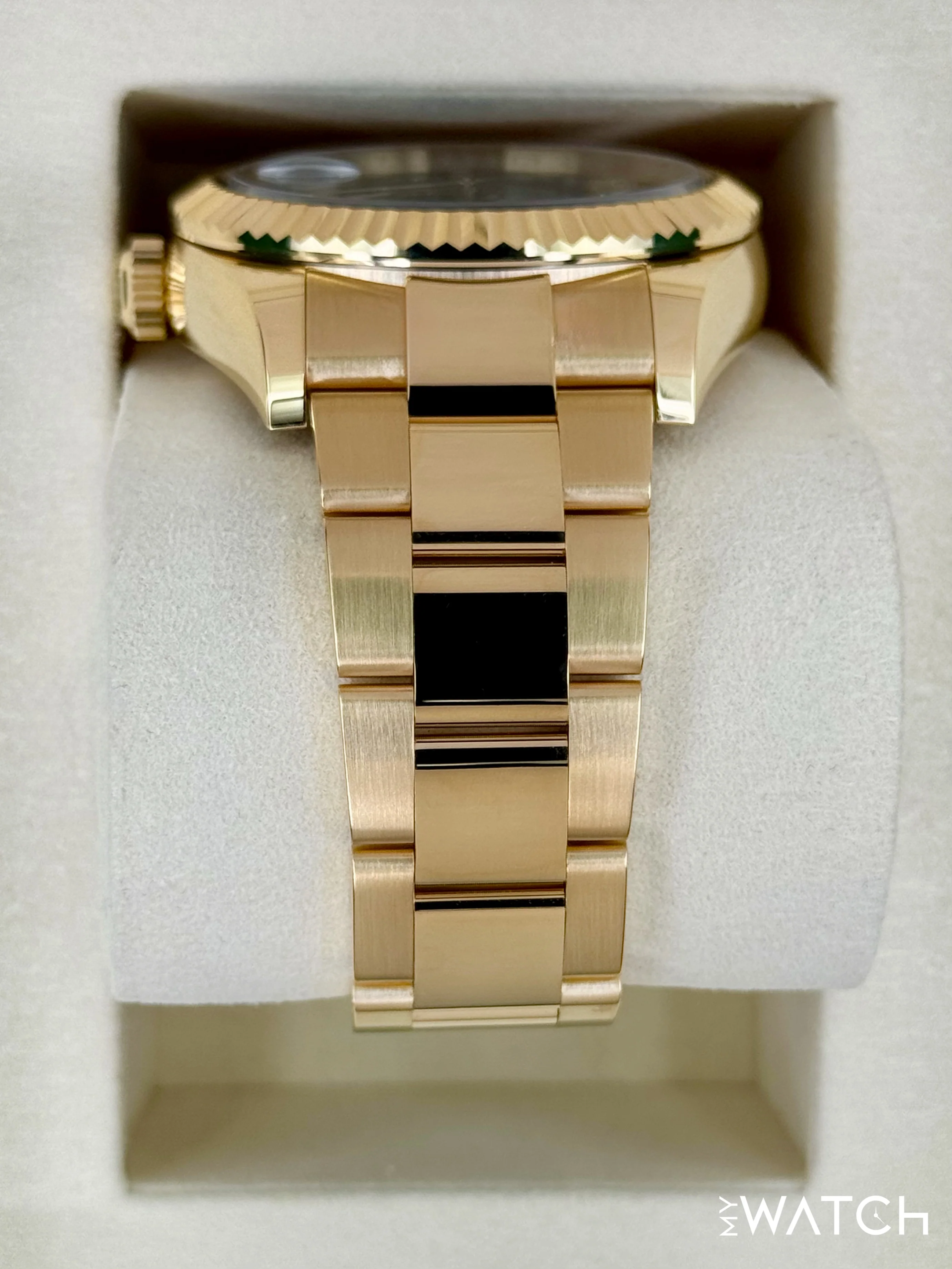 NEW 2025 Rolex Sky-Dweller 42mm 336938 Yellow Gold Oyster Green Dial - Image 4