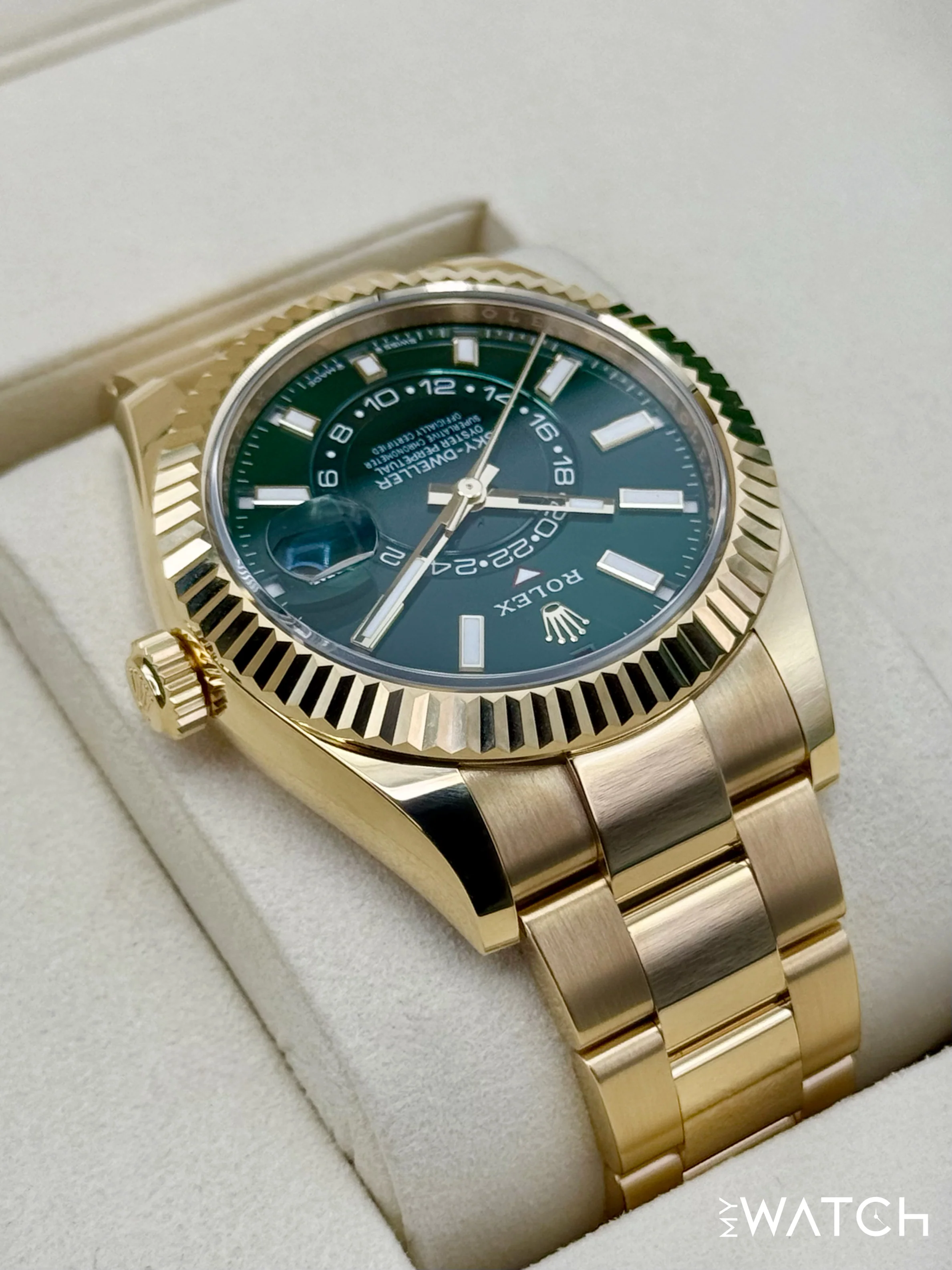 NEW 2025 Rolex Sky-Dweller 42mm 336938 Yellow Gold Oyster Green Dial - Image 8