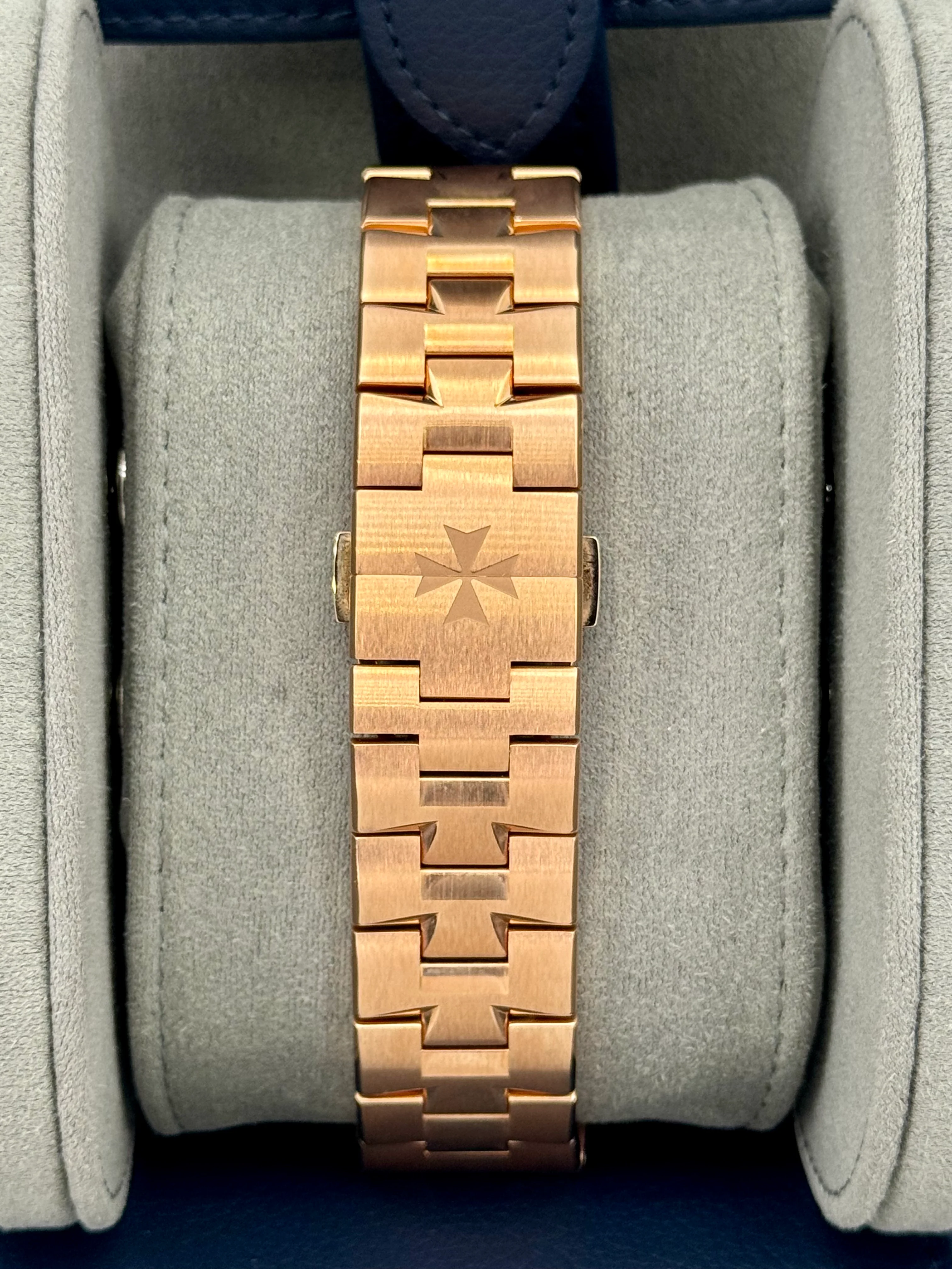 NEW 2025 Vacheron Constantin Overseas 41mm 4520V Pink Gold Green Dial - Image 2