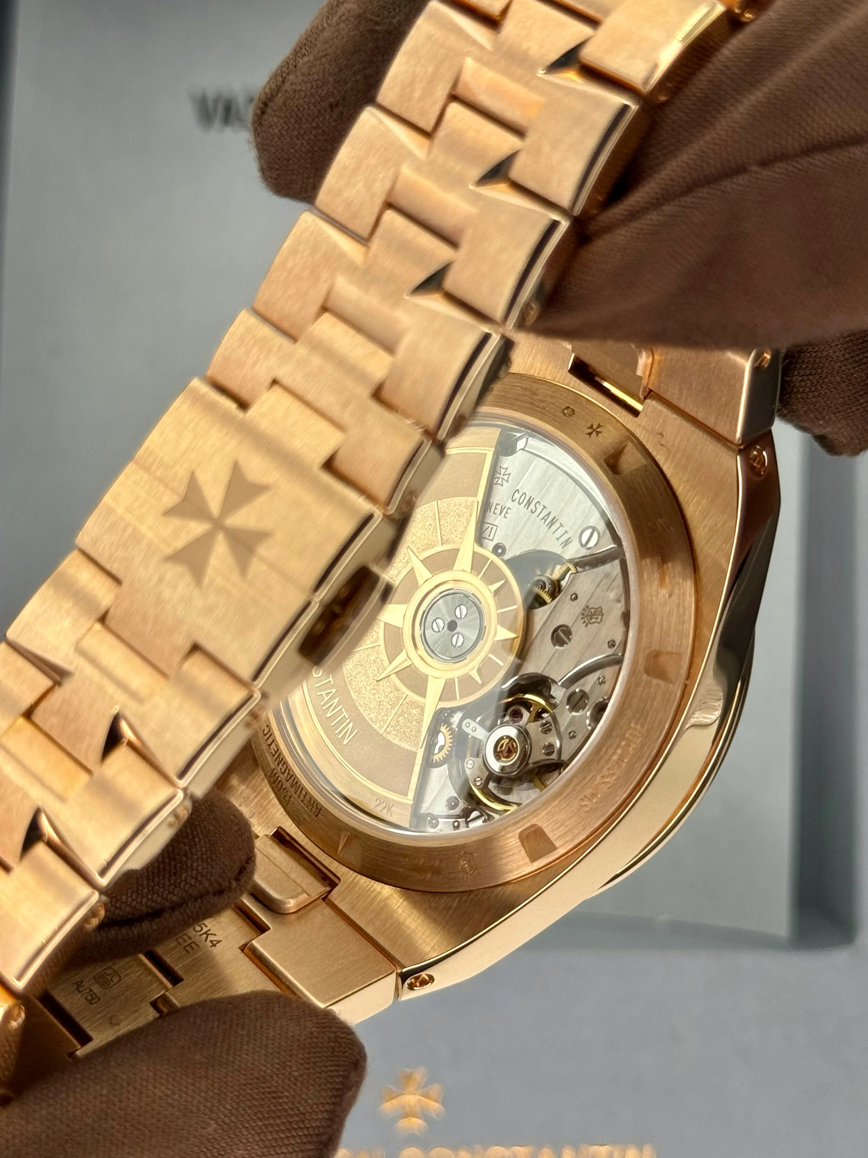 NEW 2025 Vacheron Constantin Overseas 41mm 4520V Pink Gold Green Dial - Image 9