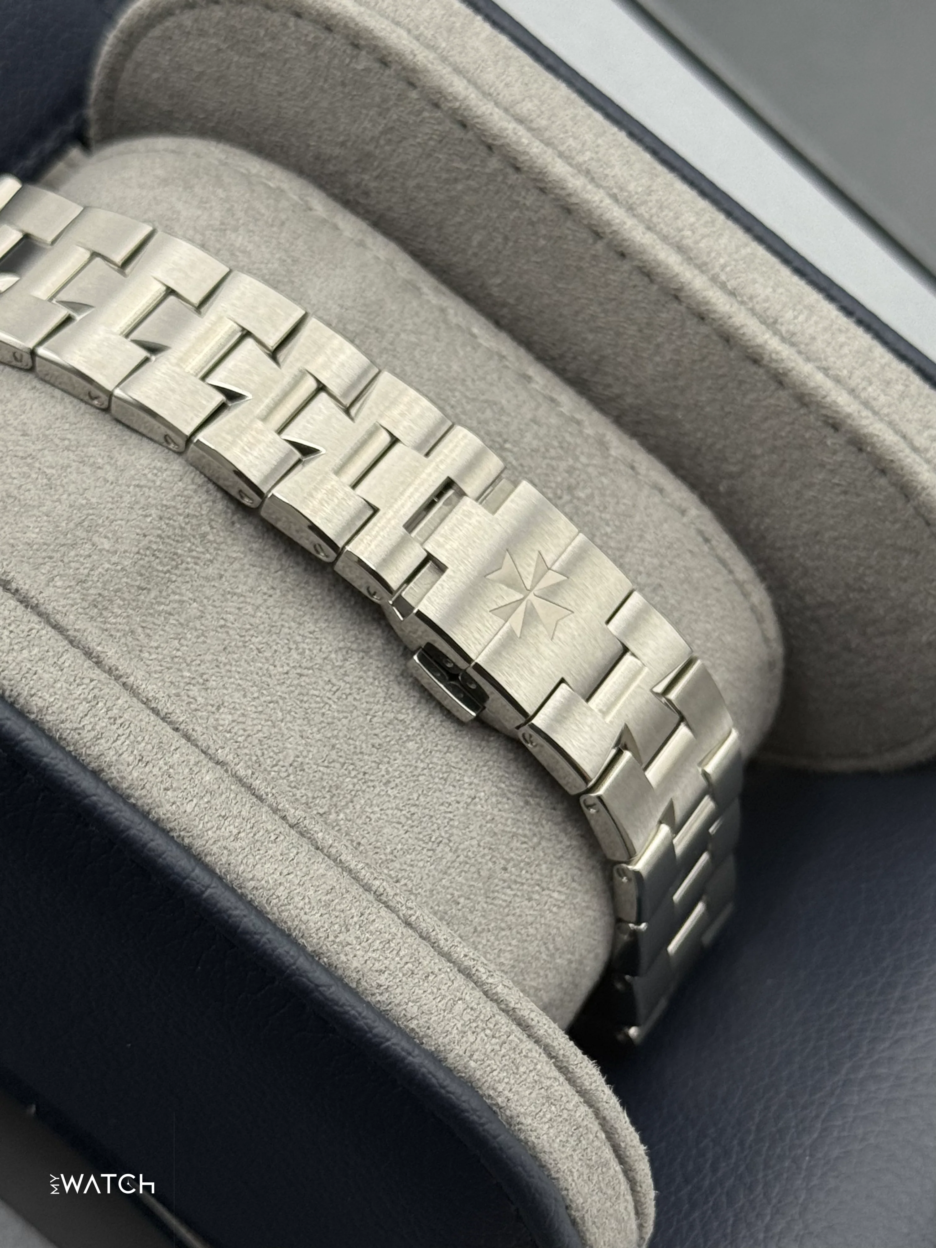NEW 2025 Vacheron Constantin Overseas 41mm 4520V Stainless Steel Black Dial - Image 2