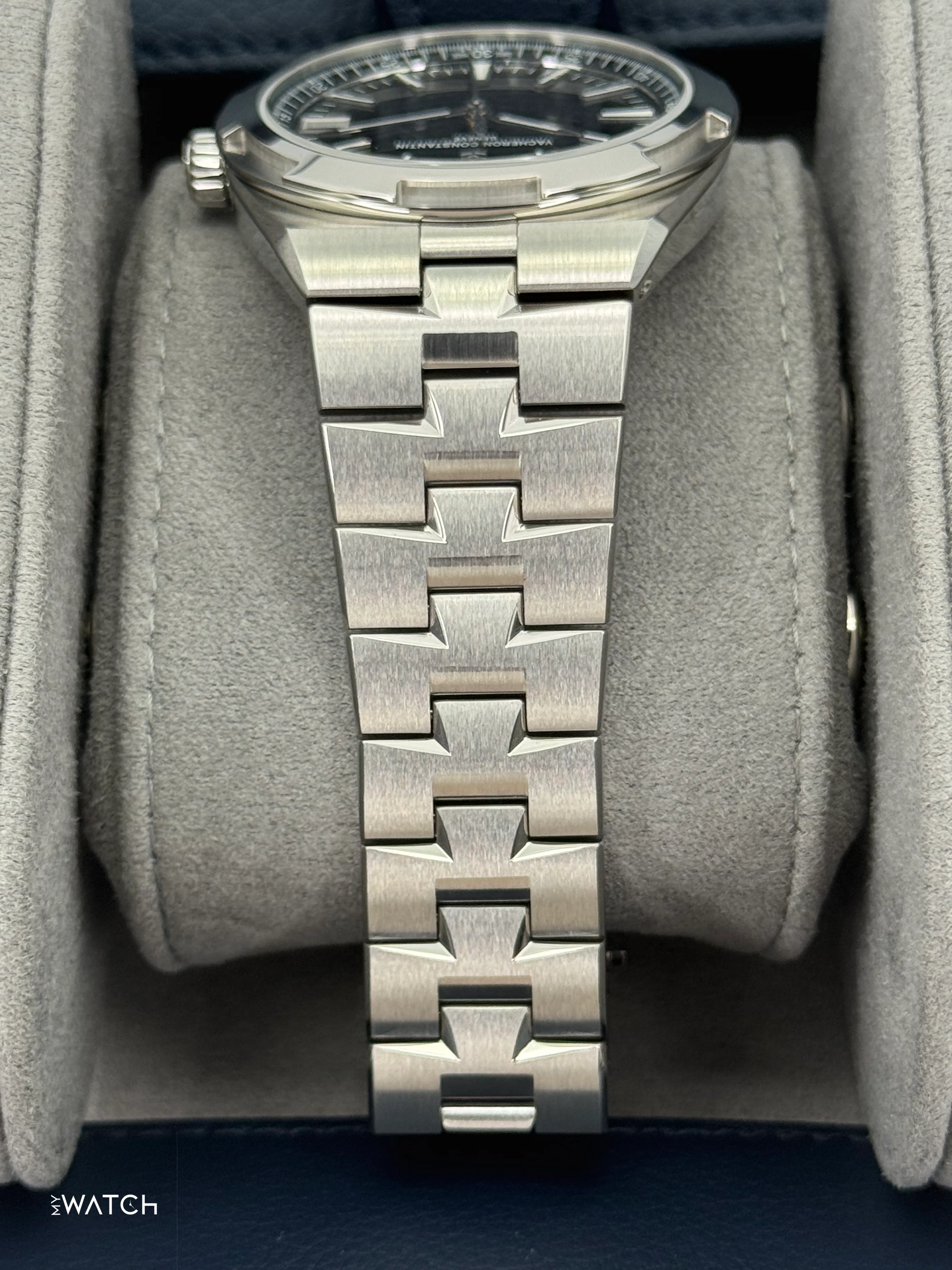 NEW 2025 Vacheron Constantin Overseas 41mm 4520V Stainless Steel Black Dial - Image 4