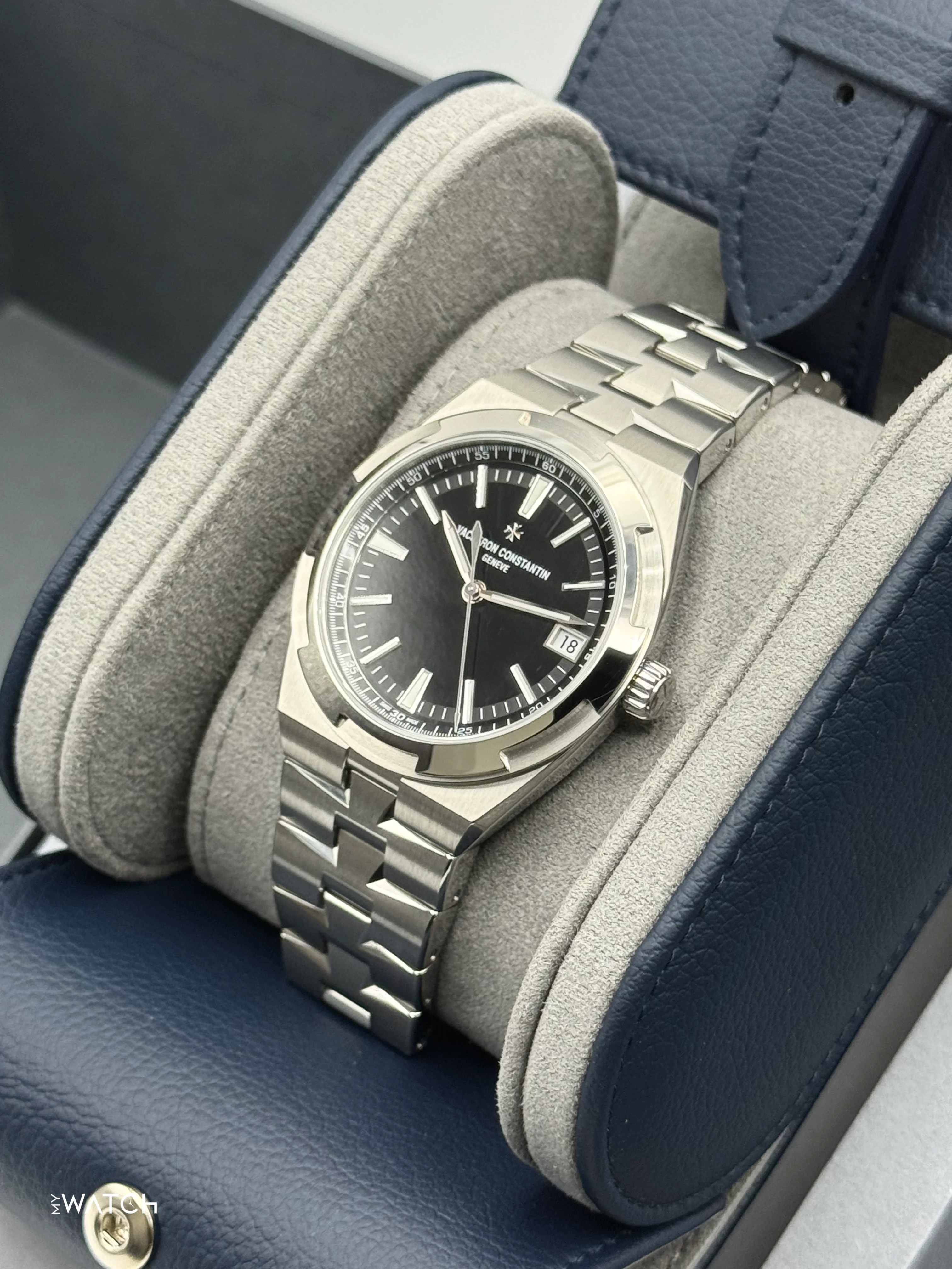 NEW 2025 Vacheron Constantin Overseas 41mm 4520V Stainless Steel Black Dial - Image 5