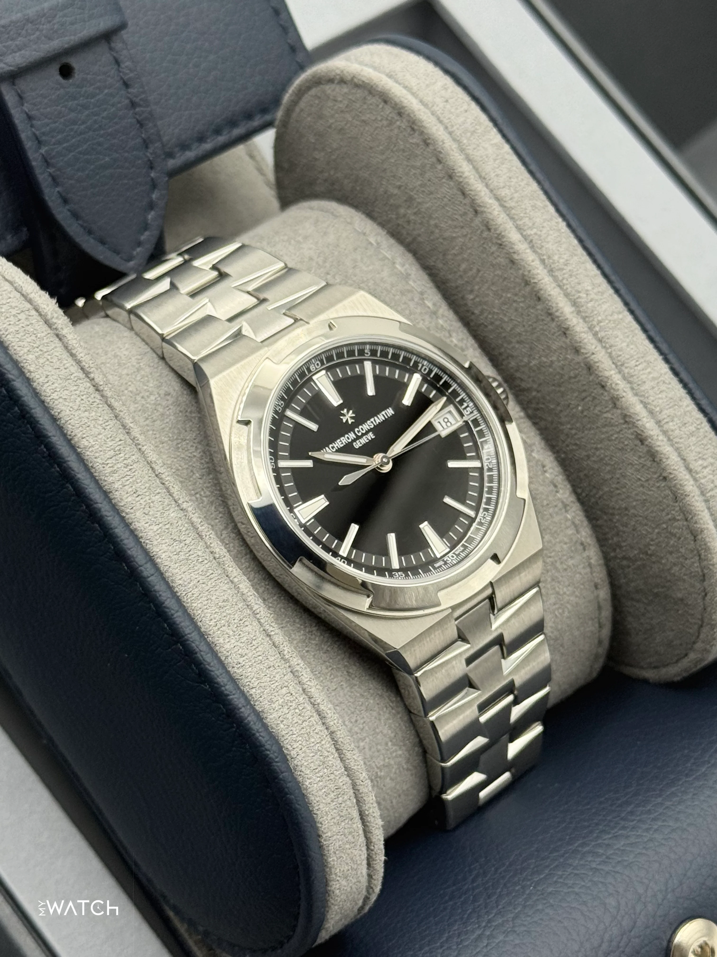 NEW 2025 Vacheron Constantin Overseas 41mm 4520V Stainless Steel Black Dial - Image 6