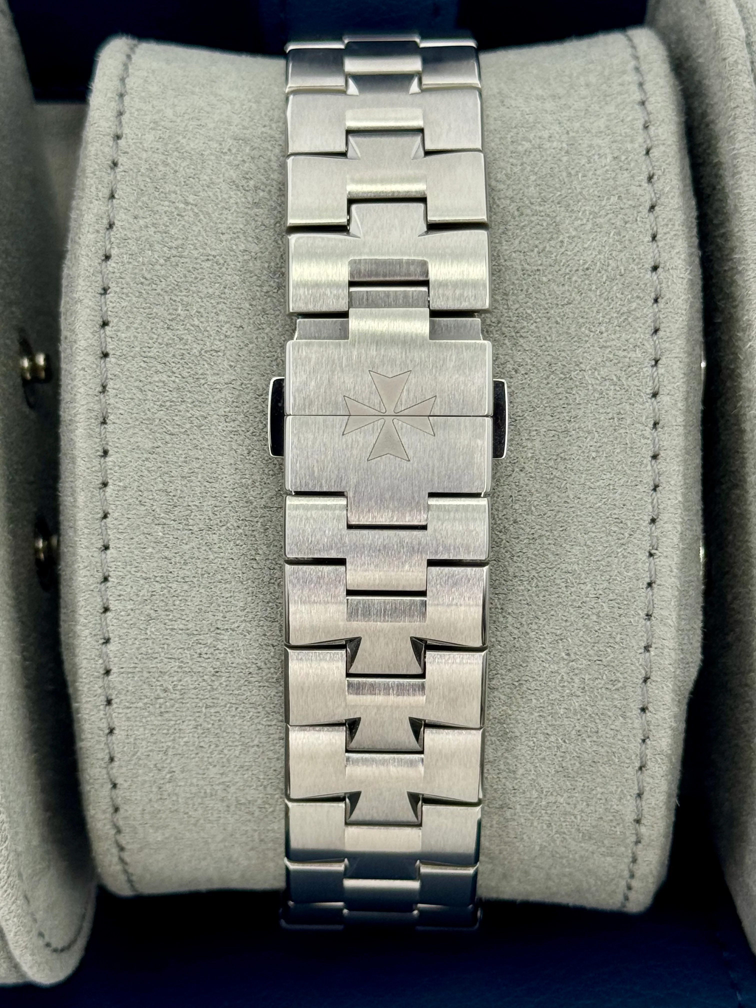 NEW 2025 Vacheron Constantin Overseas 41mm 7920V Dual Time Black Dial - Image 2