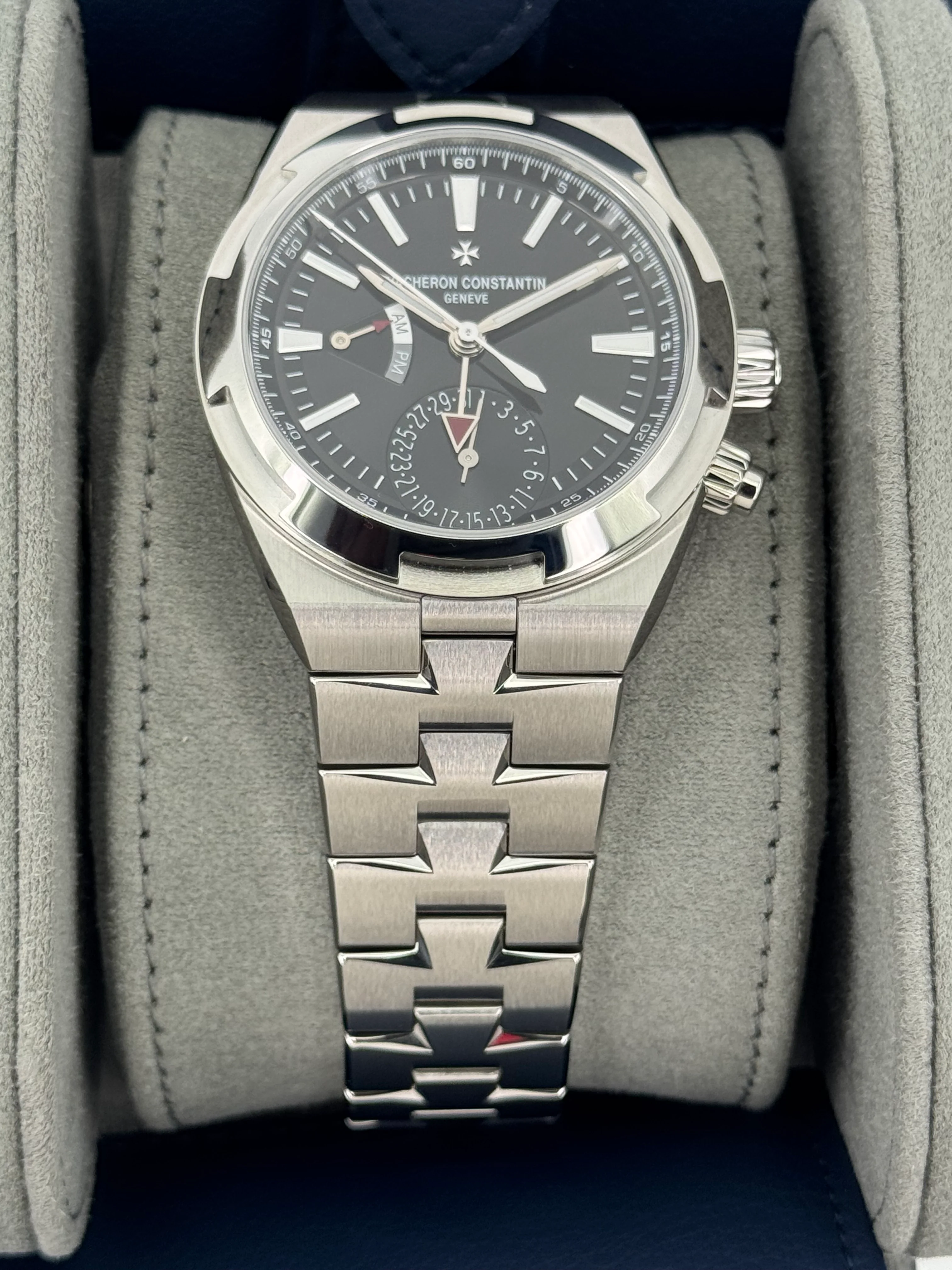 NEW 2025 Vacheron Constantin Overseas 41mm 7920V Dual Time Black Dial - Image 4