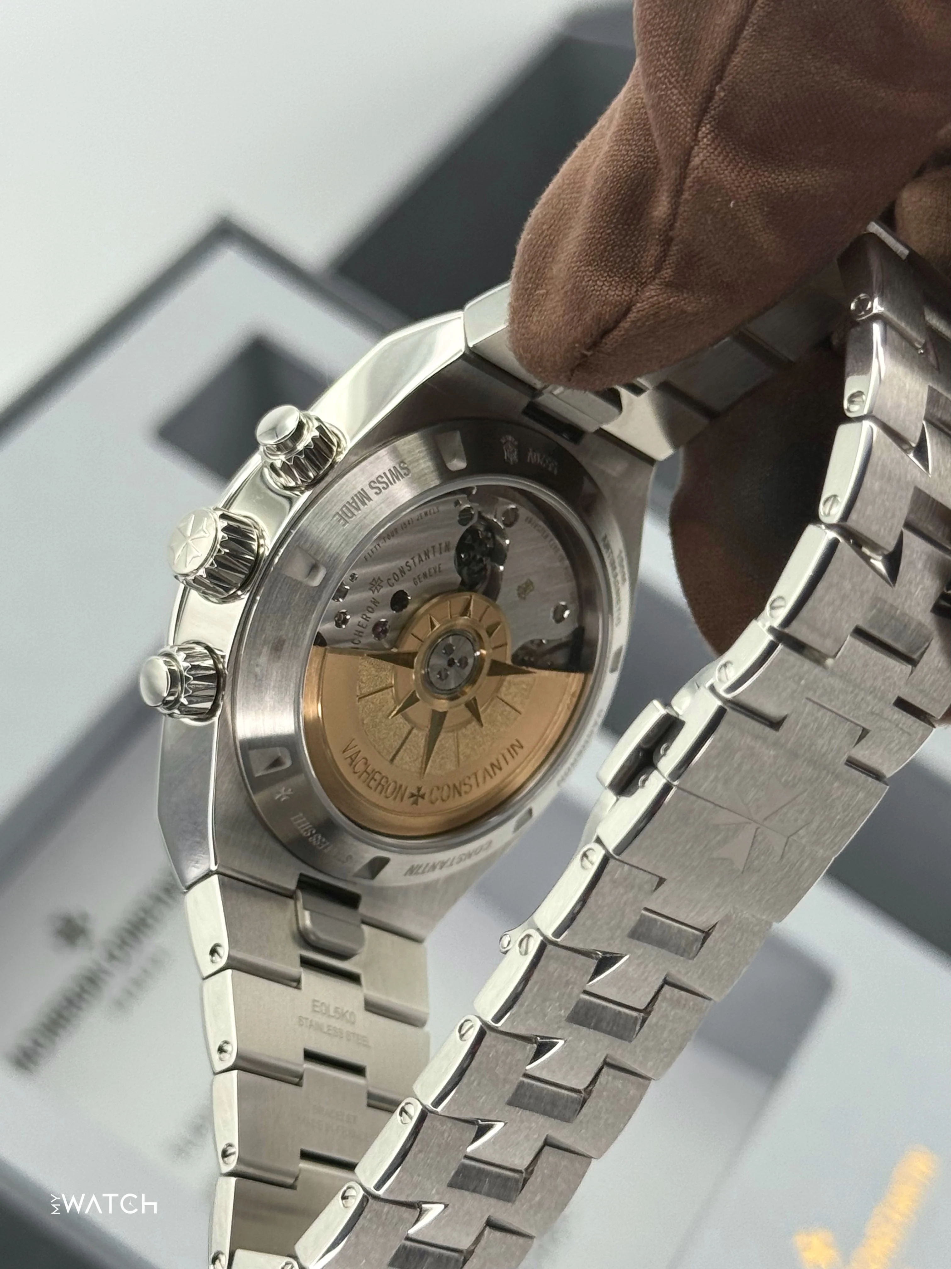 NEW 2025 Vacheron Constantin Overseas 42.5mm 5520V Stainless Steel Silver Dial - Image 7