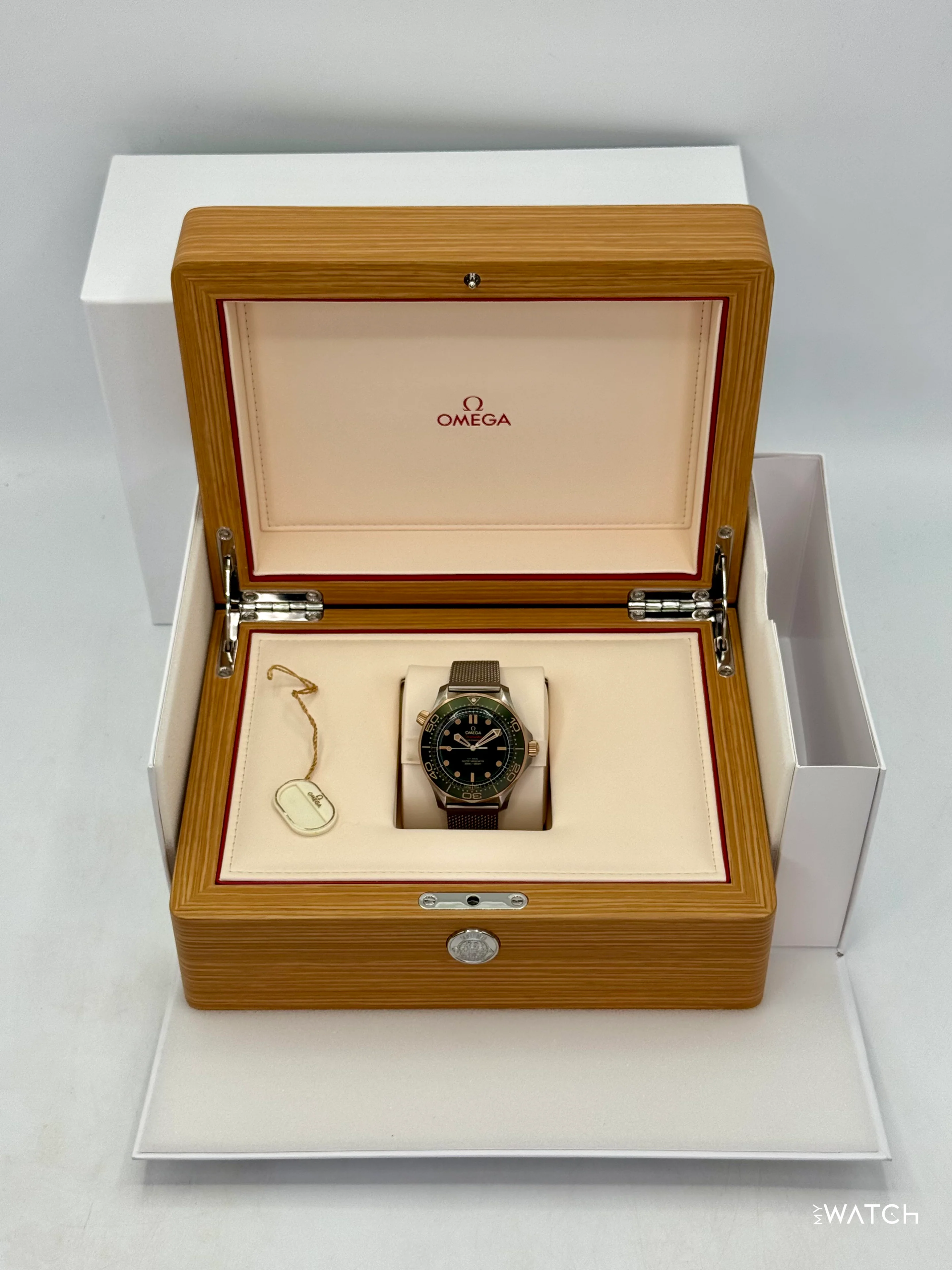 NEW 2026 Omega Seamaster Diver 300M 42mm 210.90.42.20.10.001 Green Dial - Image 10