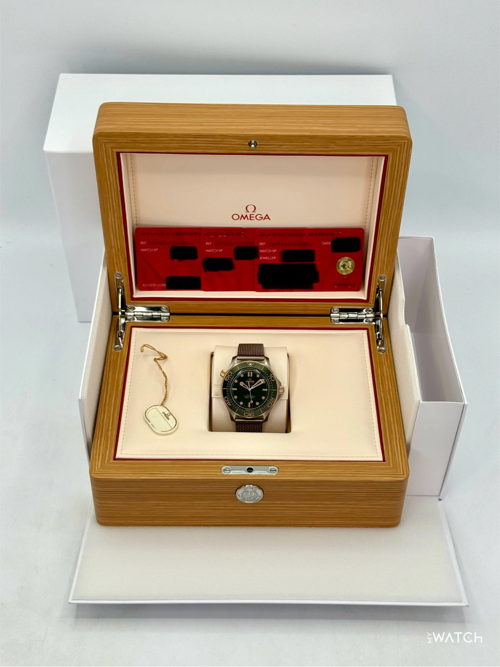 NEW 2026 Omega Seamaster Diver 300M 42mm 210.90.42.20.10.001 Green Dial - Image 11