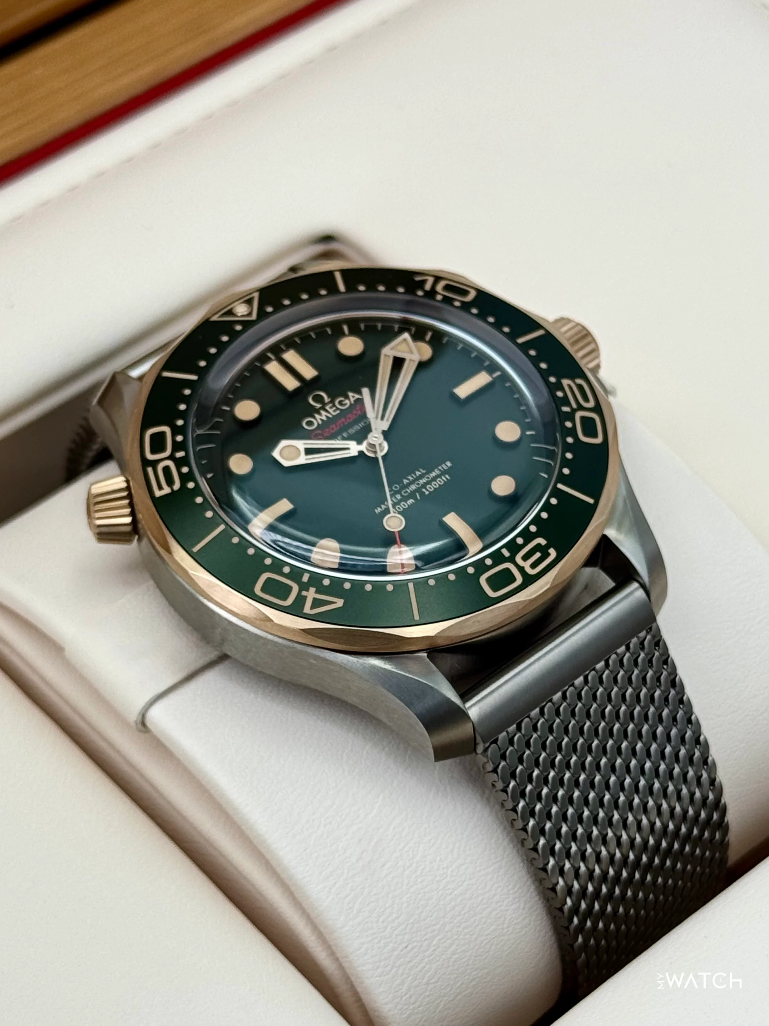 NEW 2026 Omega Seamaster Diver 300M 42mm 210.90.42.20.10.001 Green Dial - Image 6