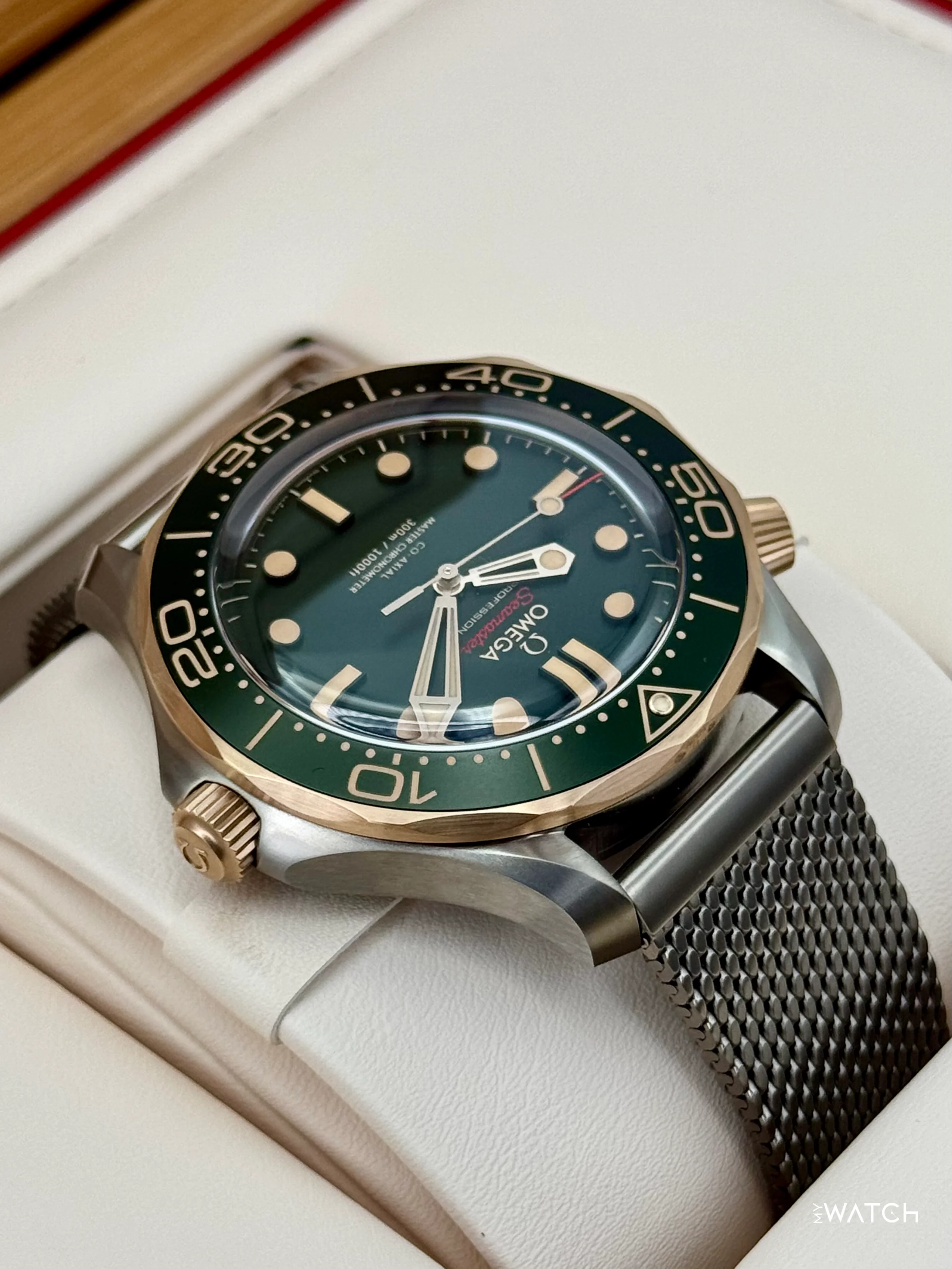 NEW 2026 Omega Seamaster Diver 300M 42mm 210.90.42.20.10.001 Green Dial - Image 8