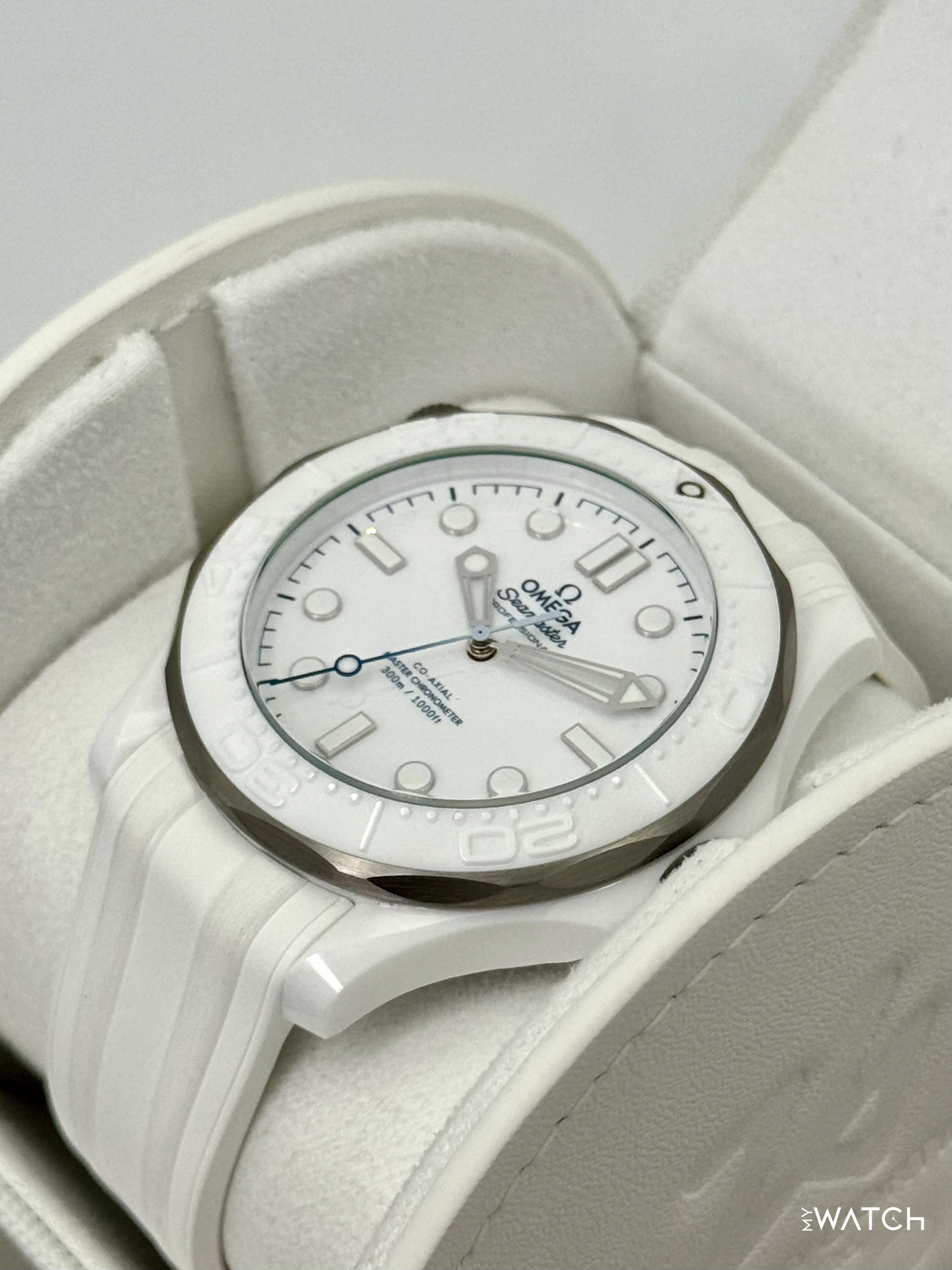 NEW 2026 Omega Seamaster Diver 300M 43.5mm 522.92.44.20.04.001 White - Image 5