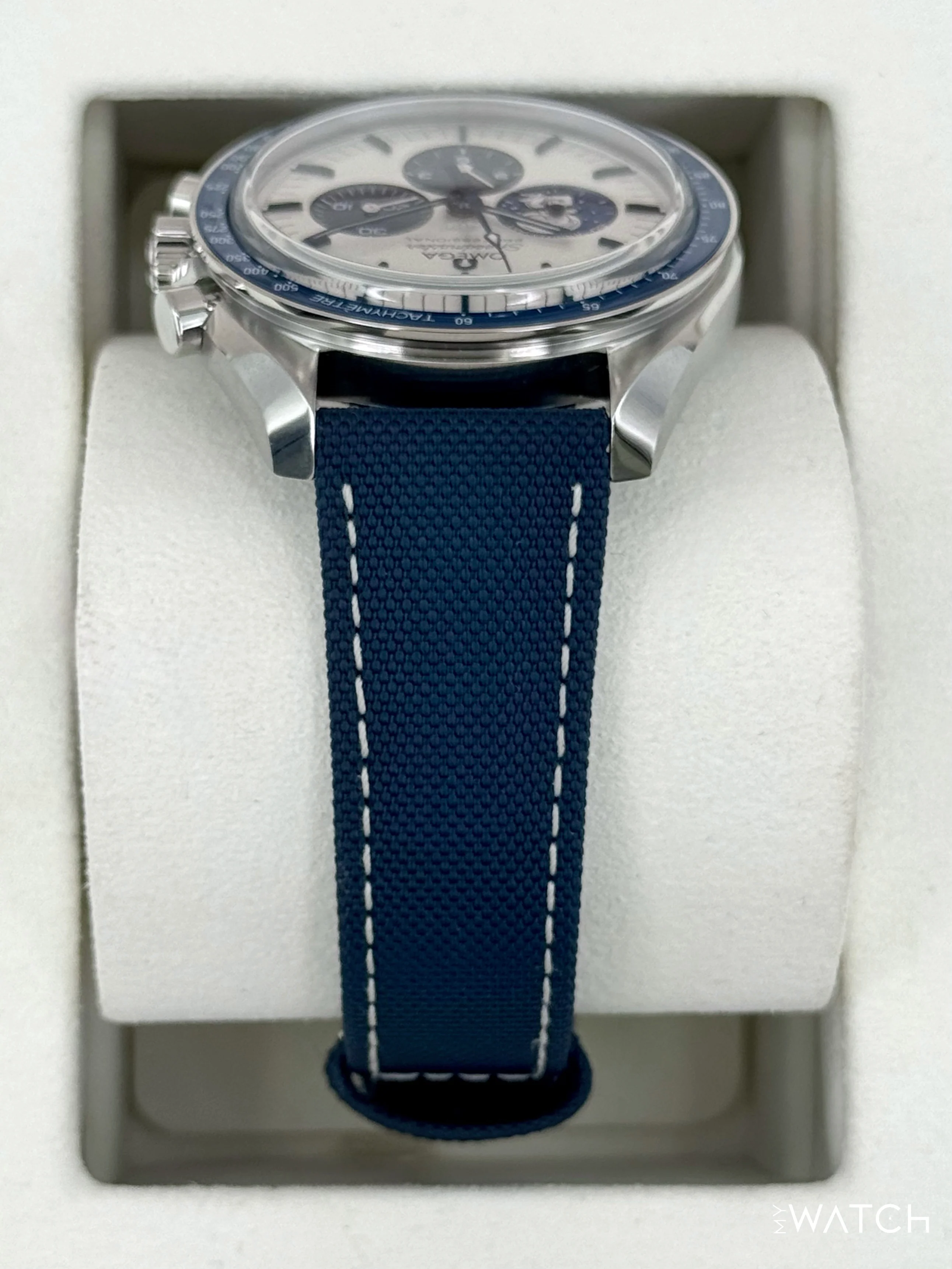 NEW 2026 Omega Speedmaster Silver Snoopy Award 310.32.42.50.02.001 - Image 4