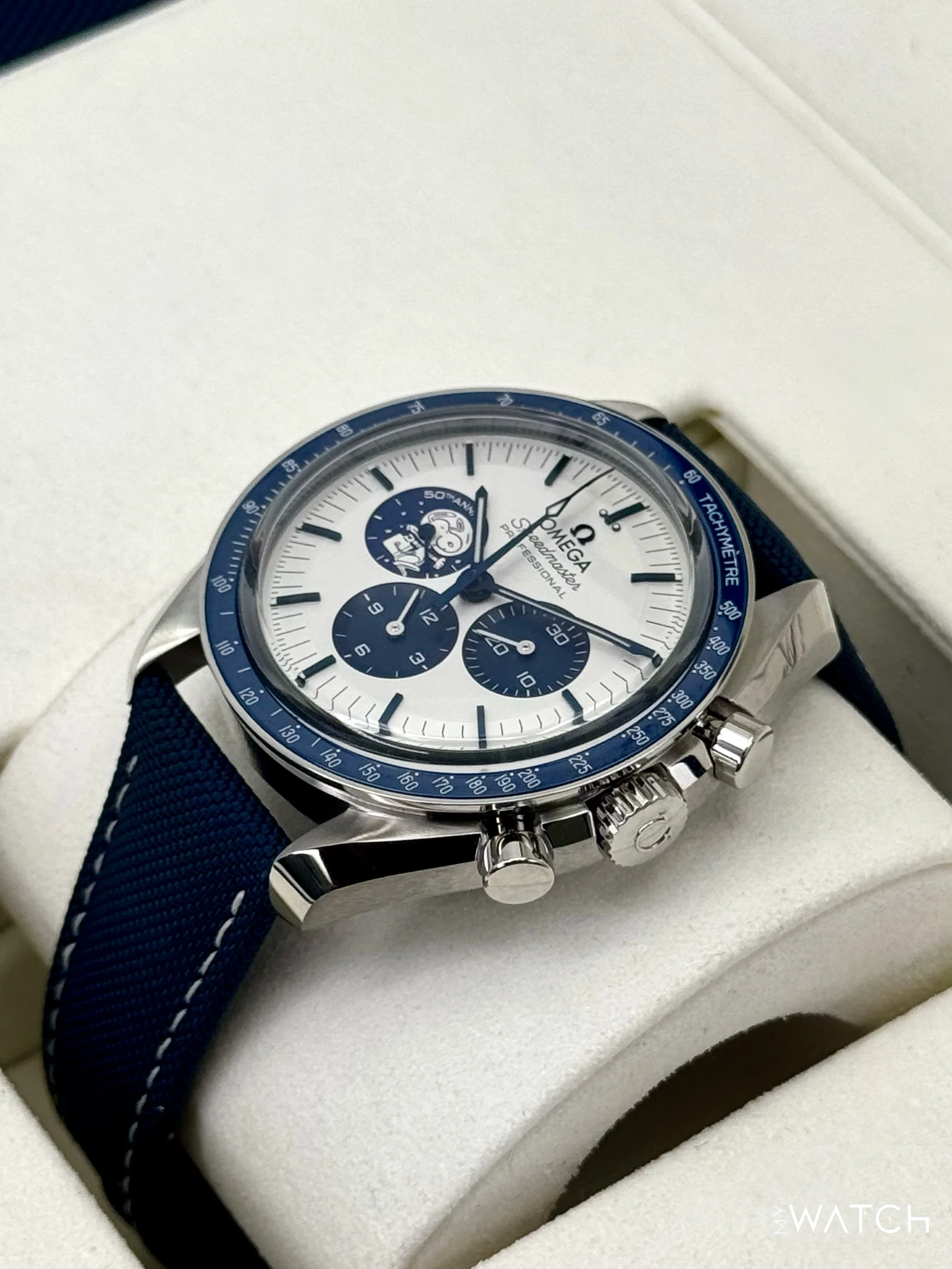 NEW 2026 Omega Speedmaster Silver Snoopy Award 310.32.42.50.02.001 - Image 5