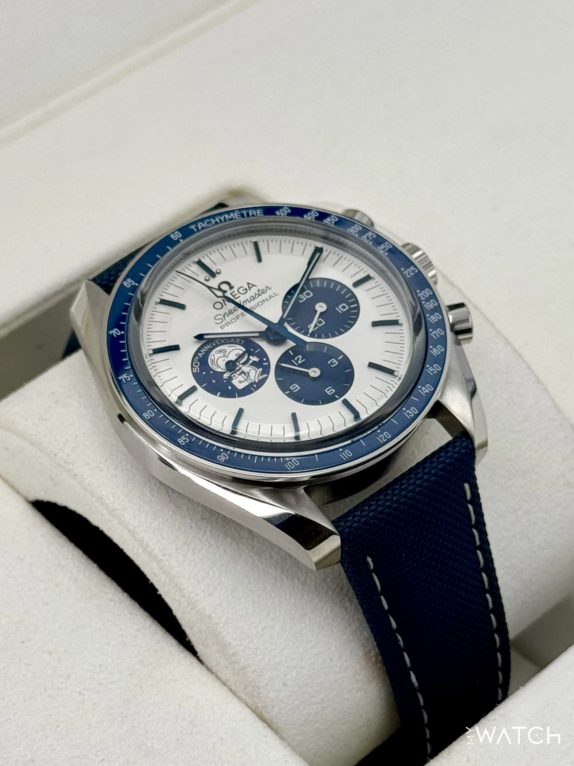 NEW 2026 Omega Speedmaster Silver Snoopy Award 310.32.42.50.02.001 - Image 6