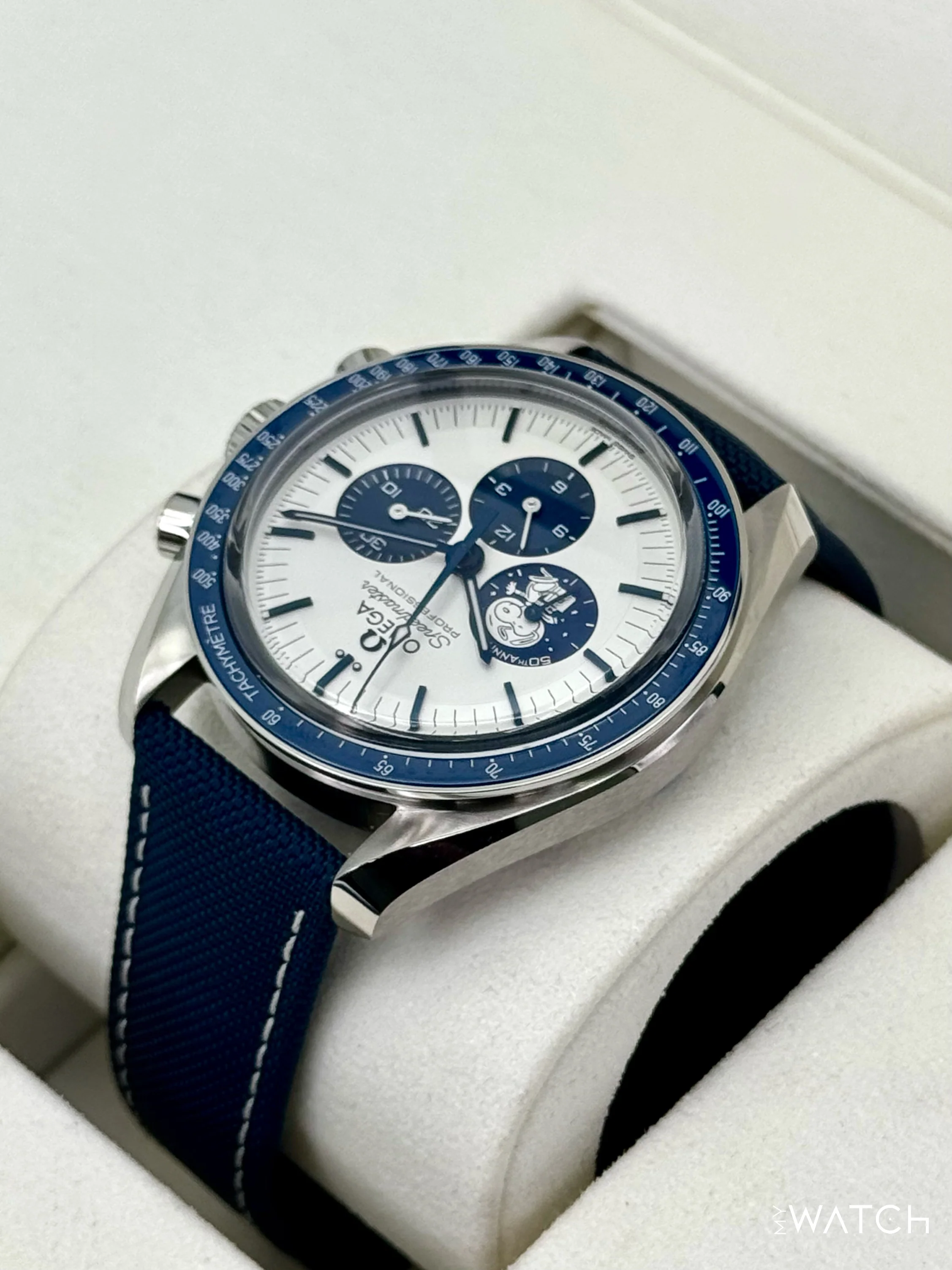 NEW 2026 Omega Speedmaster Silver Snoopy Award 310.32.42.50.02.001 - Image 7