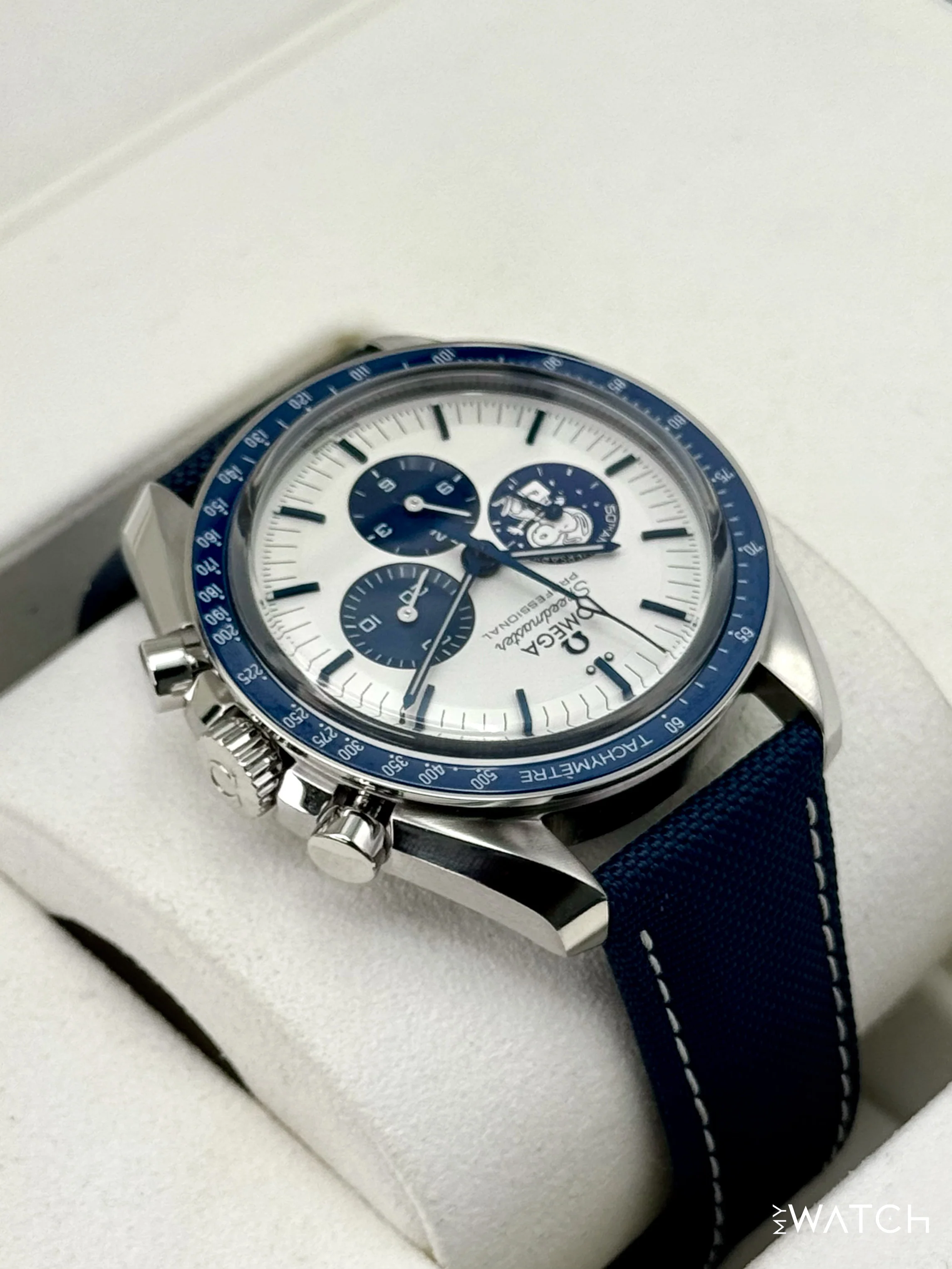 NEW 2026 Omega Speedmaster Silver Snoopy Award 310.32.42.50.02.001 - Image 8