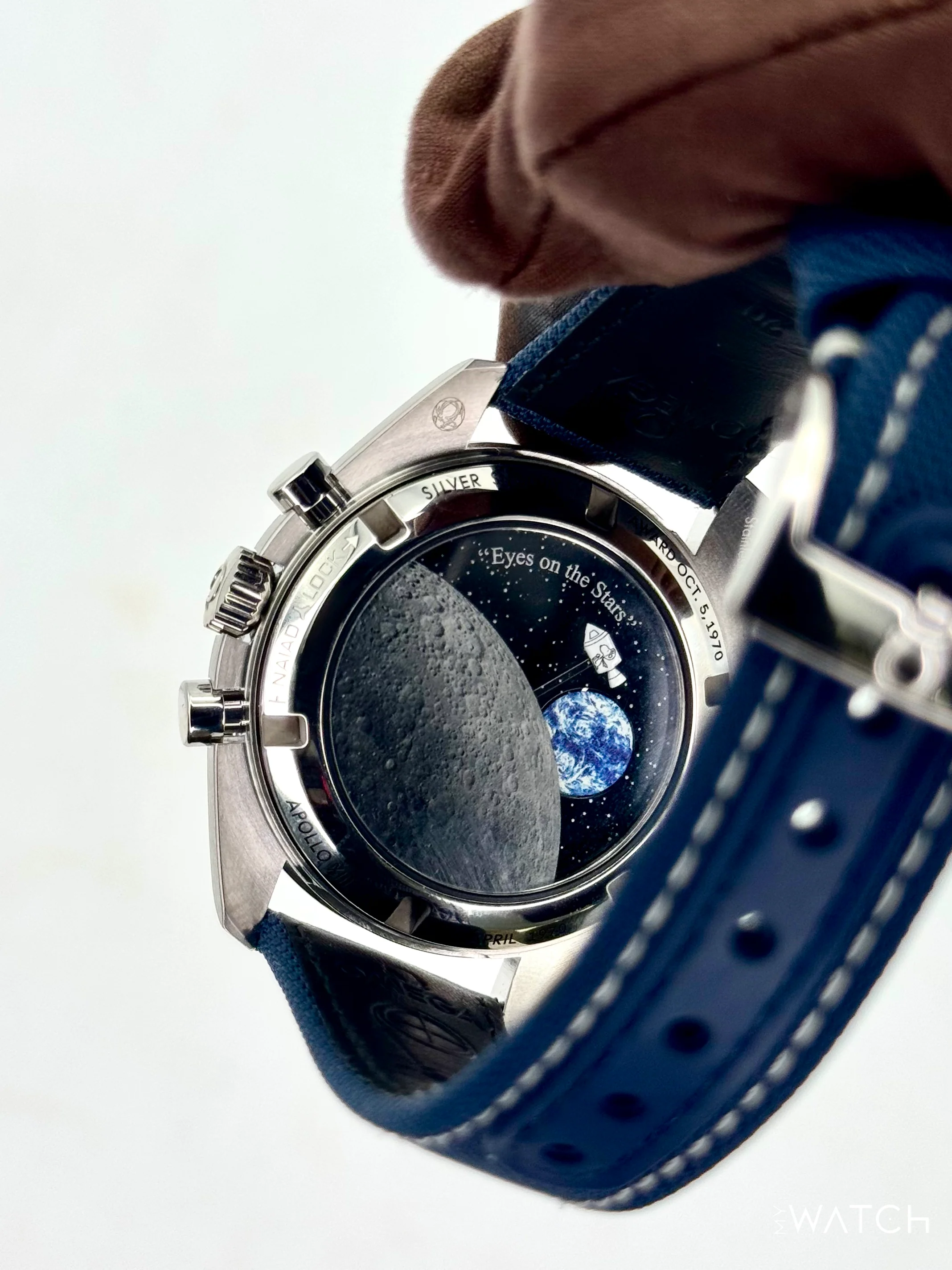 NEW 2026 Omega Speedmaster Silver Snoopy Award 310.32.42.50.02.001 - Image 9