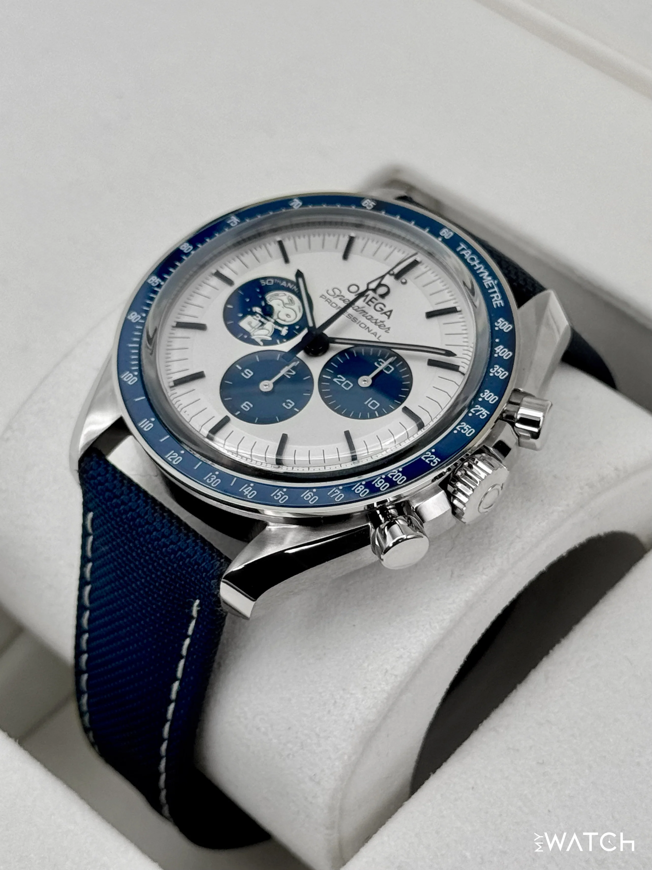 NEW 2026 Omega Speedmaster Silver Snoopy Award 310.32.42.50.02.001 - Image 5