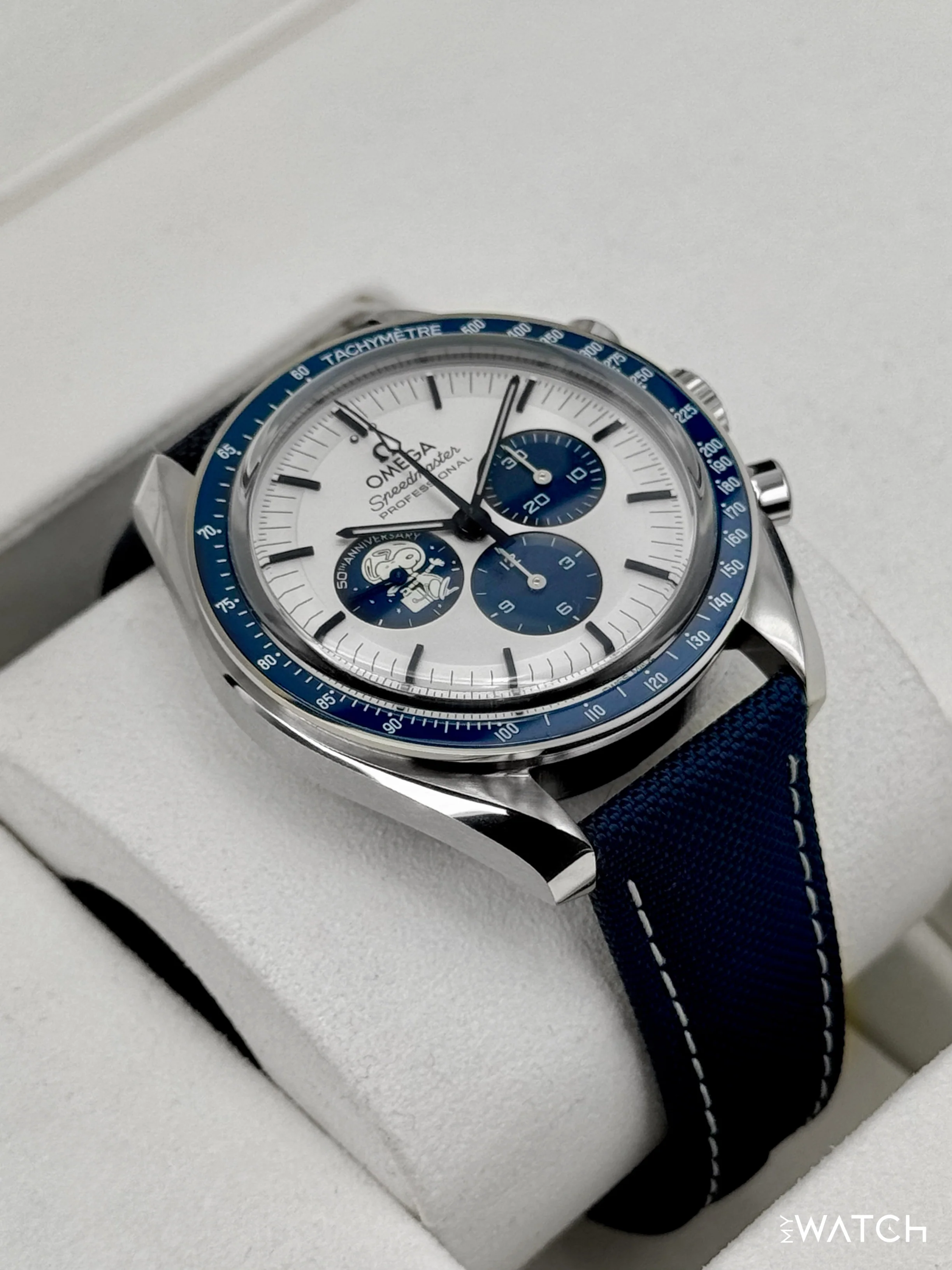 NEW 2026 Omega Speedmaster Silver Snoopy Award 310.32.42.50.02.001 - Image 6