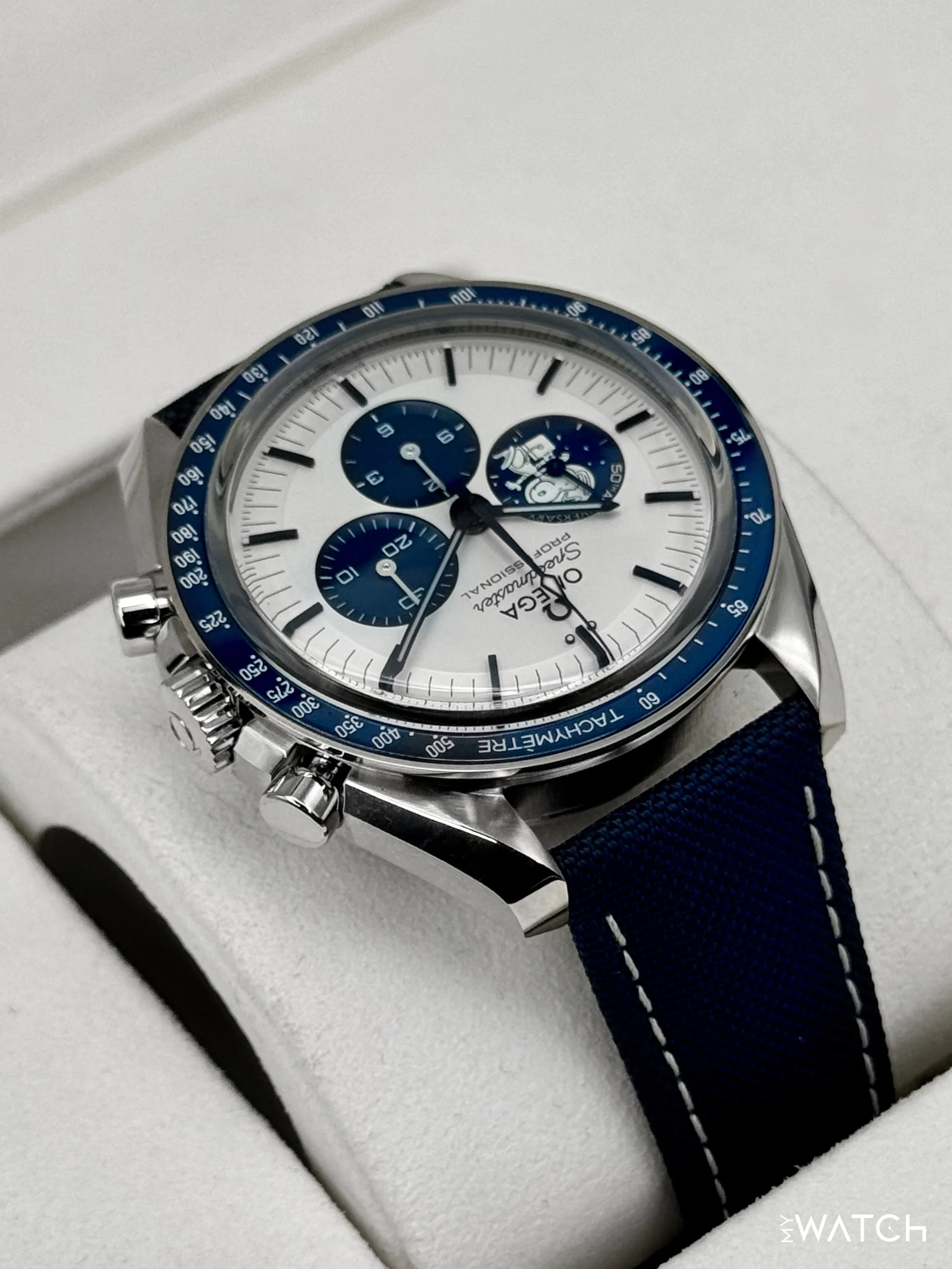 NEW 2026 Omega Speedmaster Silver Snoopy Award 310.32.42.50.02.001 - Image 8