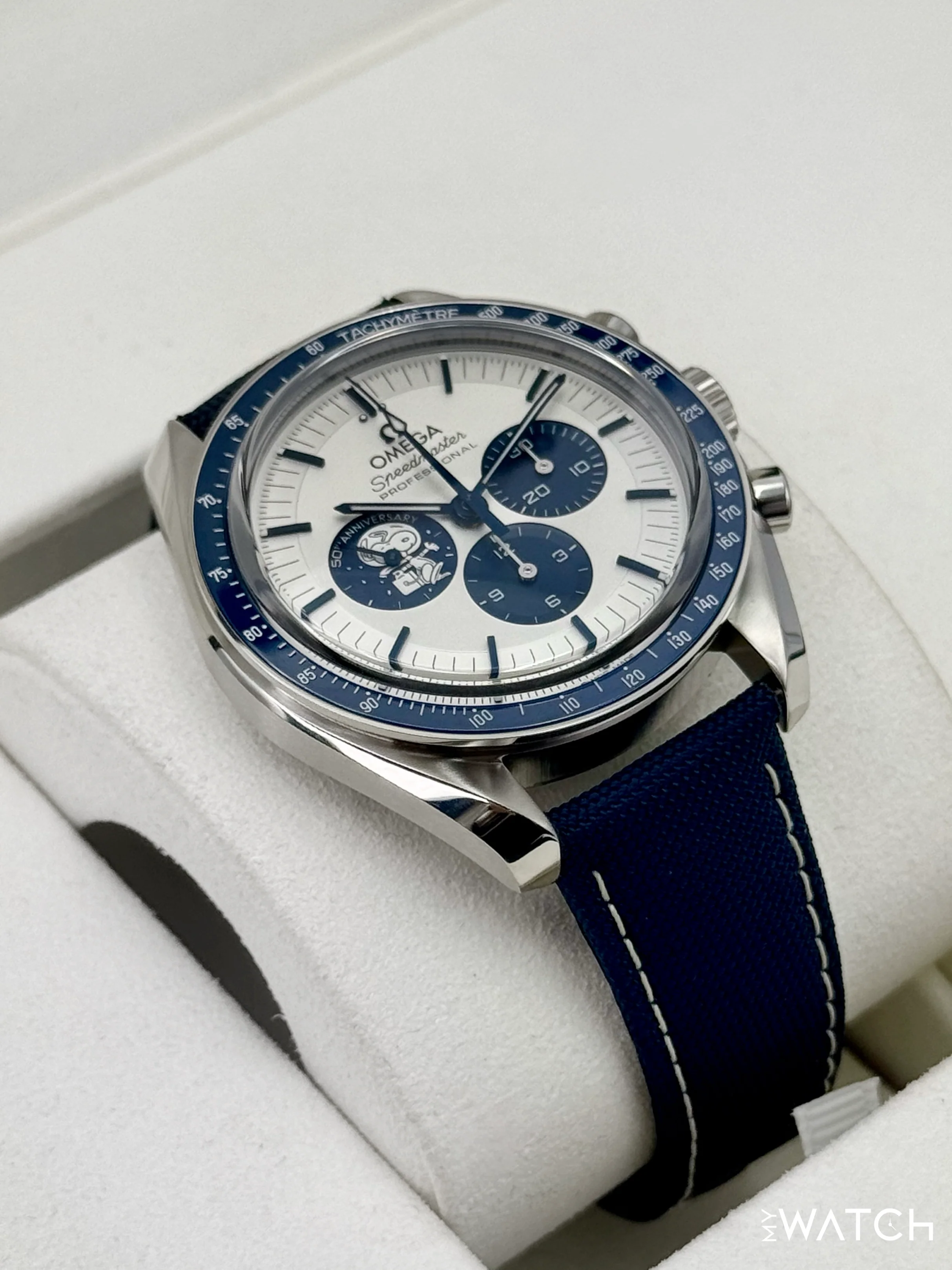 NEW 2026 Omega Speedmaster Silver Snoopy Award 310.32.42.50.02.001 - Image 6