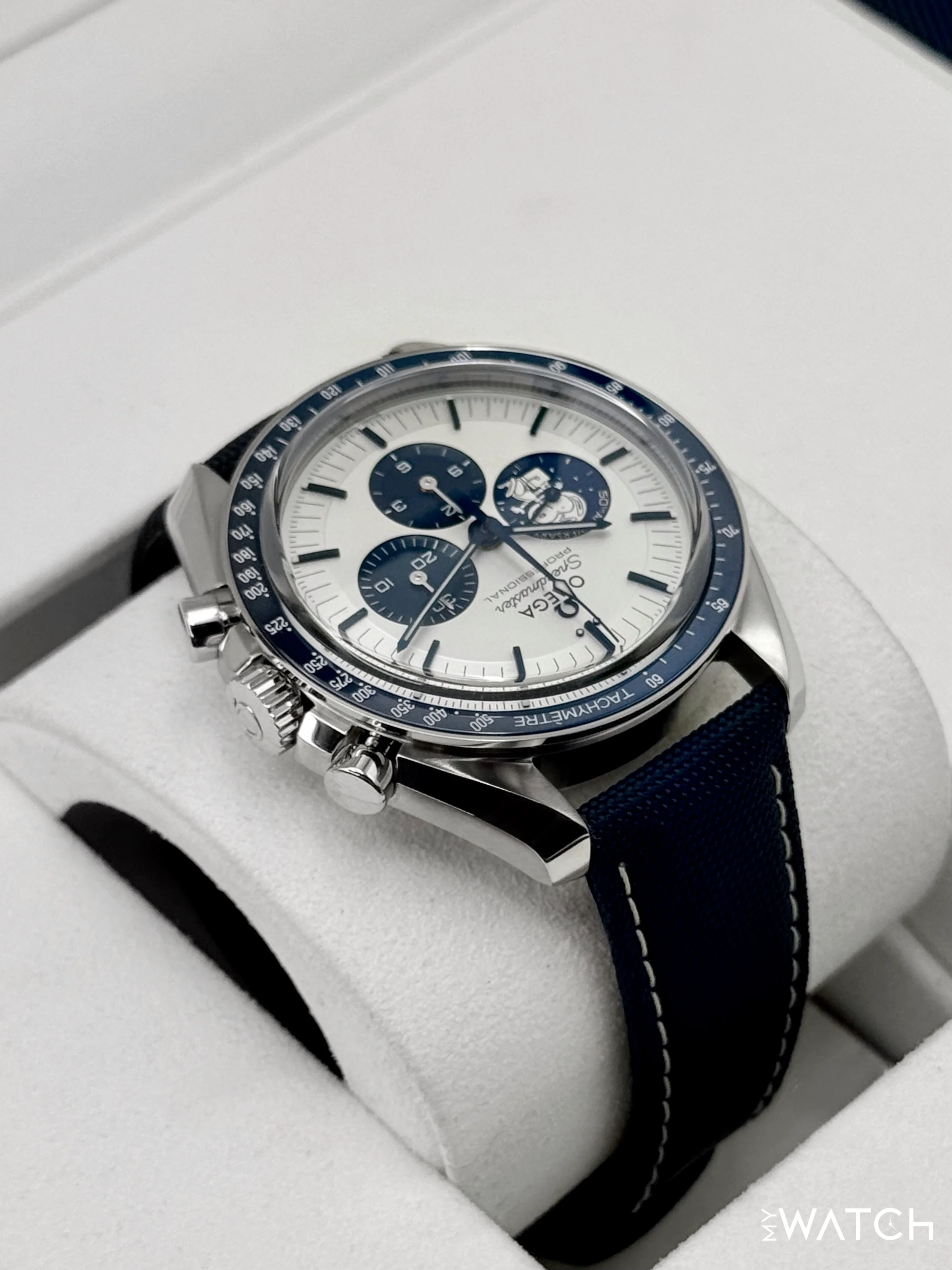 NEW 2026 Omega Speedmaster Silver Snoopy Award 310.32.42.50.02.001 - Image 8