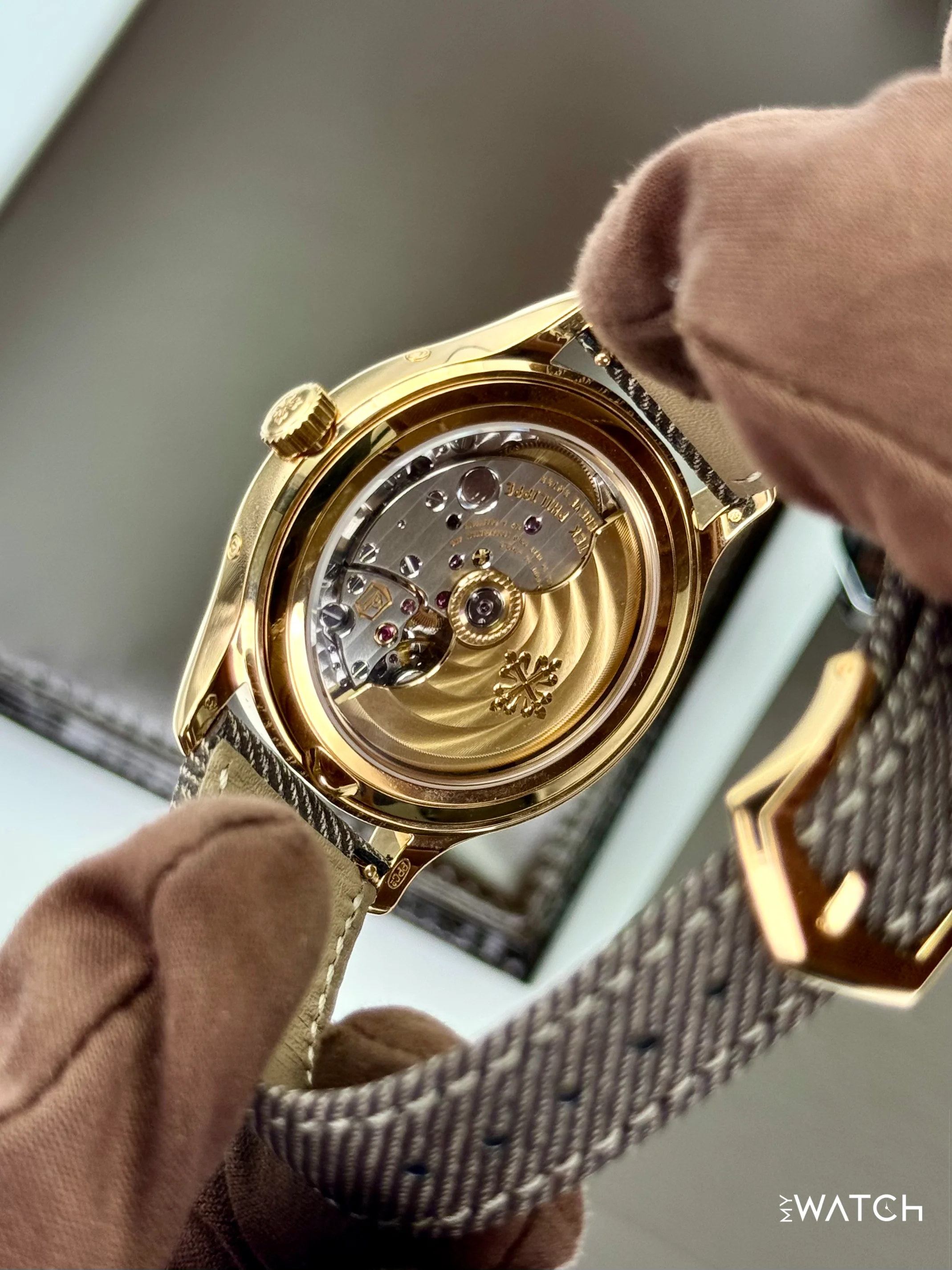NEW 2026 Patek Philippe Annual Calendar 39mm 4946R Rose Gold Brown Dial - Image 9