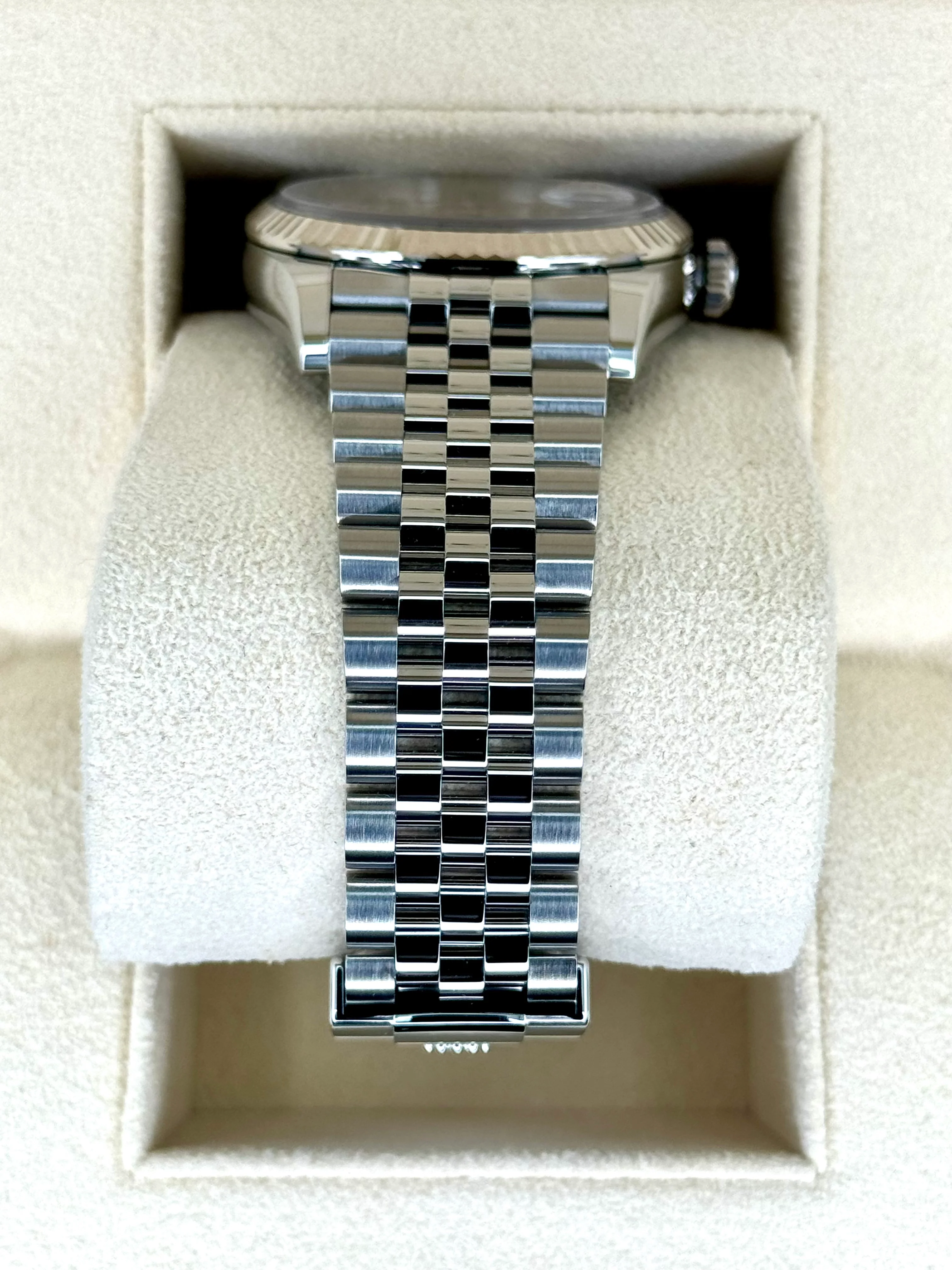 NEW 2026 Rolex Datejust 36mm 126234 Stainless Steel Jubilee Silver Dial - Image 3