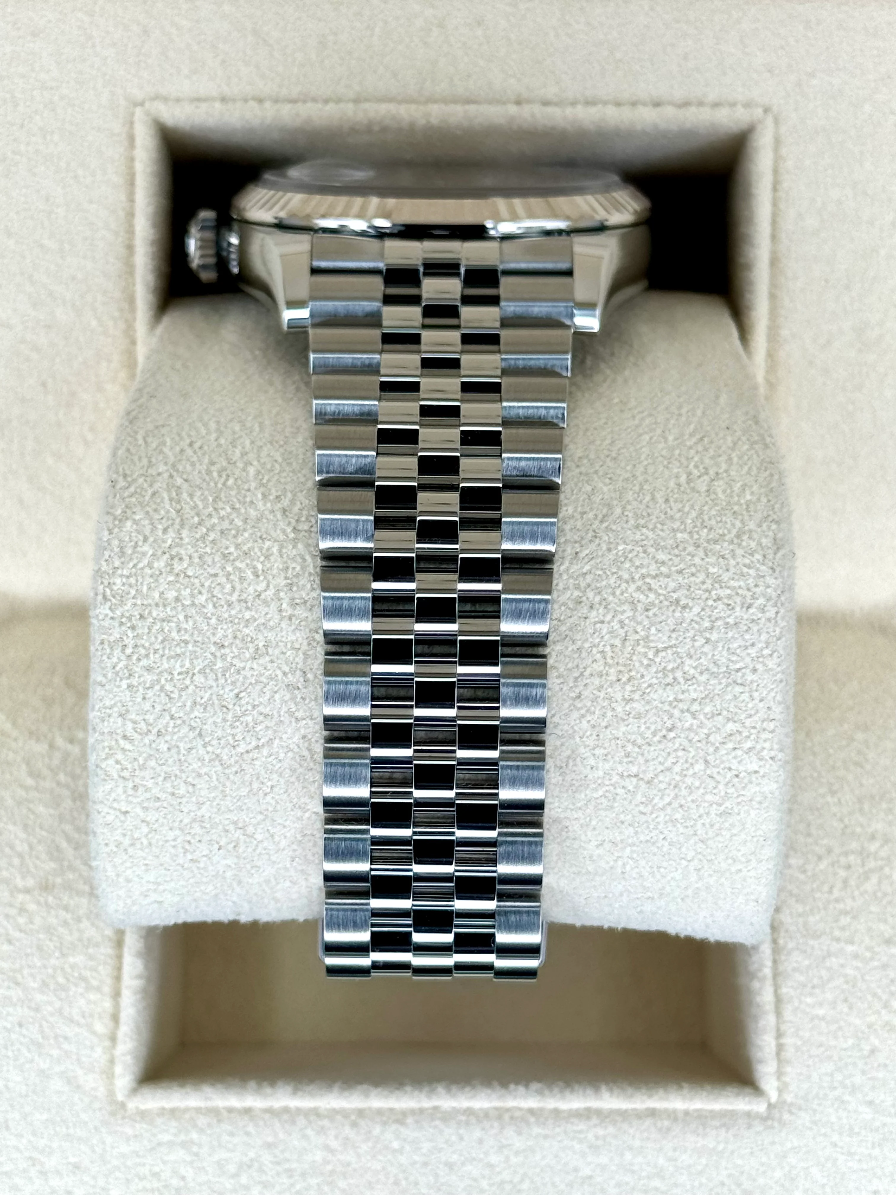 NEW 2026 Rolex Datejust 36mm 126234 Stainless Steel Jubilee Silver Dial - Image 4