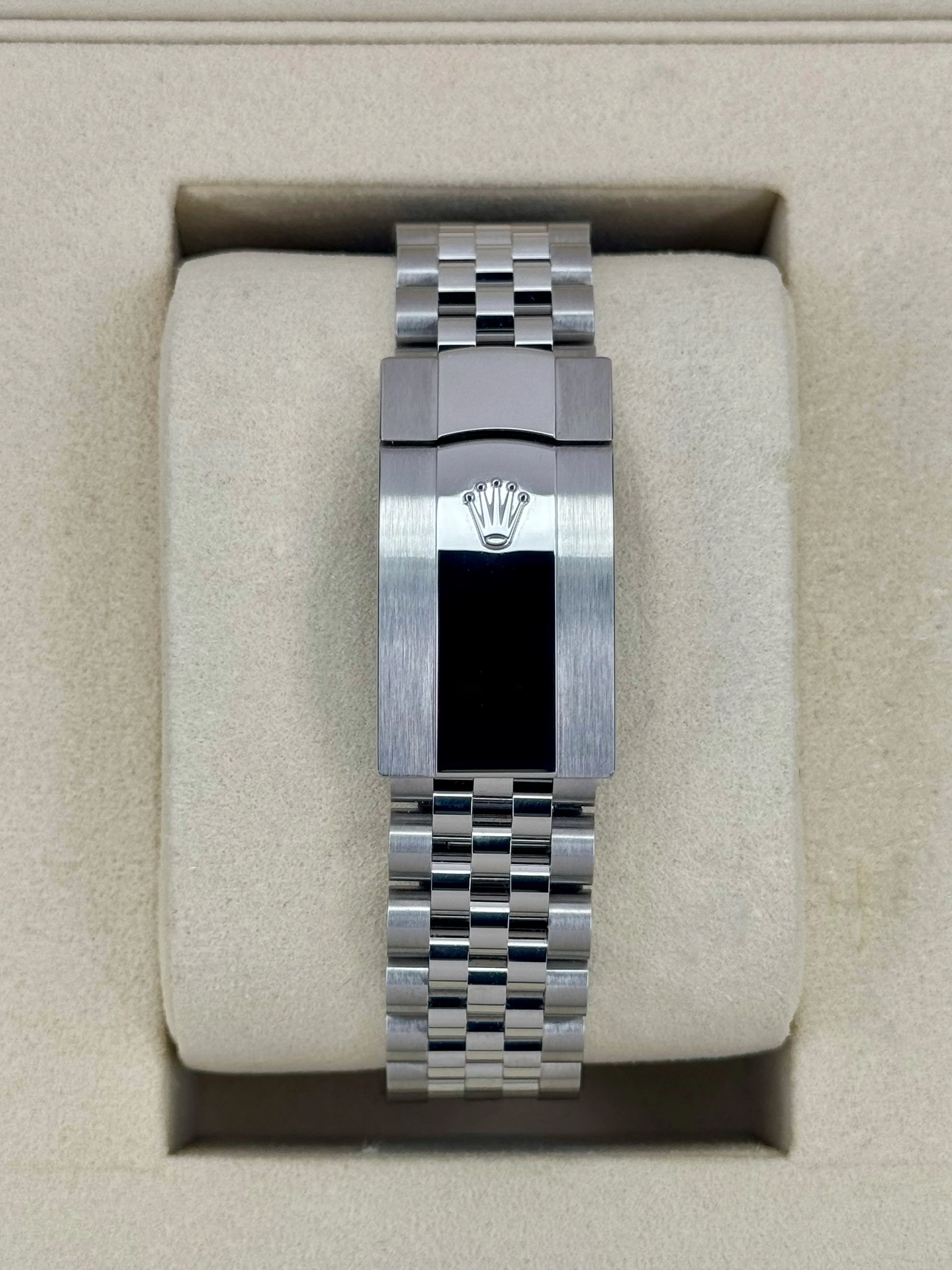 NEW 2025 Rolex Datejust 41mm 126334 Jubilee Green Dial - Image 2