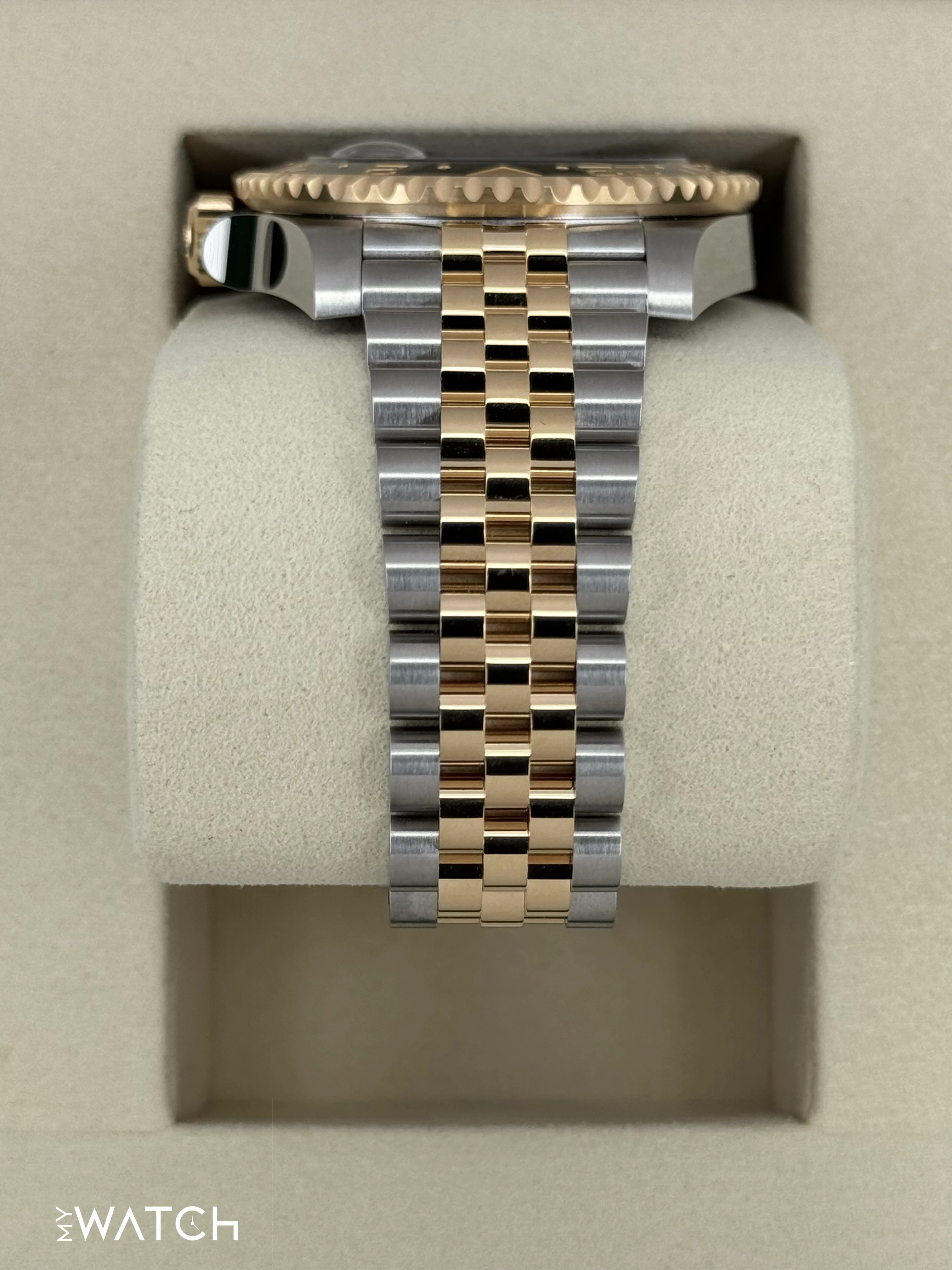 NEW 2026 Rolex GMT-Master II 40mm 126713GRNR Two-Tone Jubilee - Image 4
