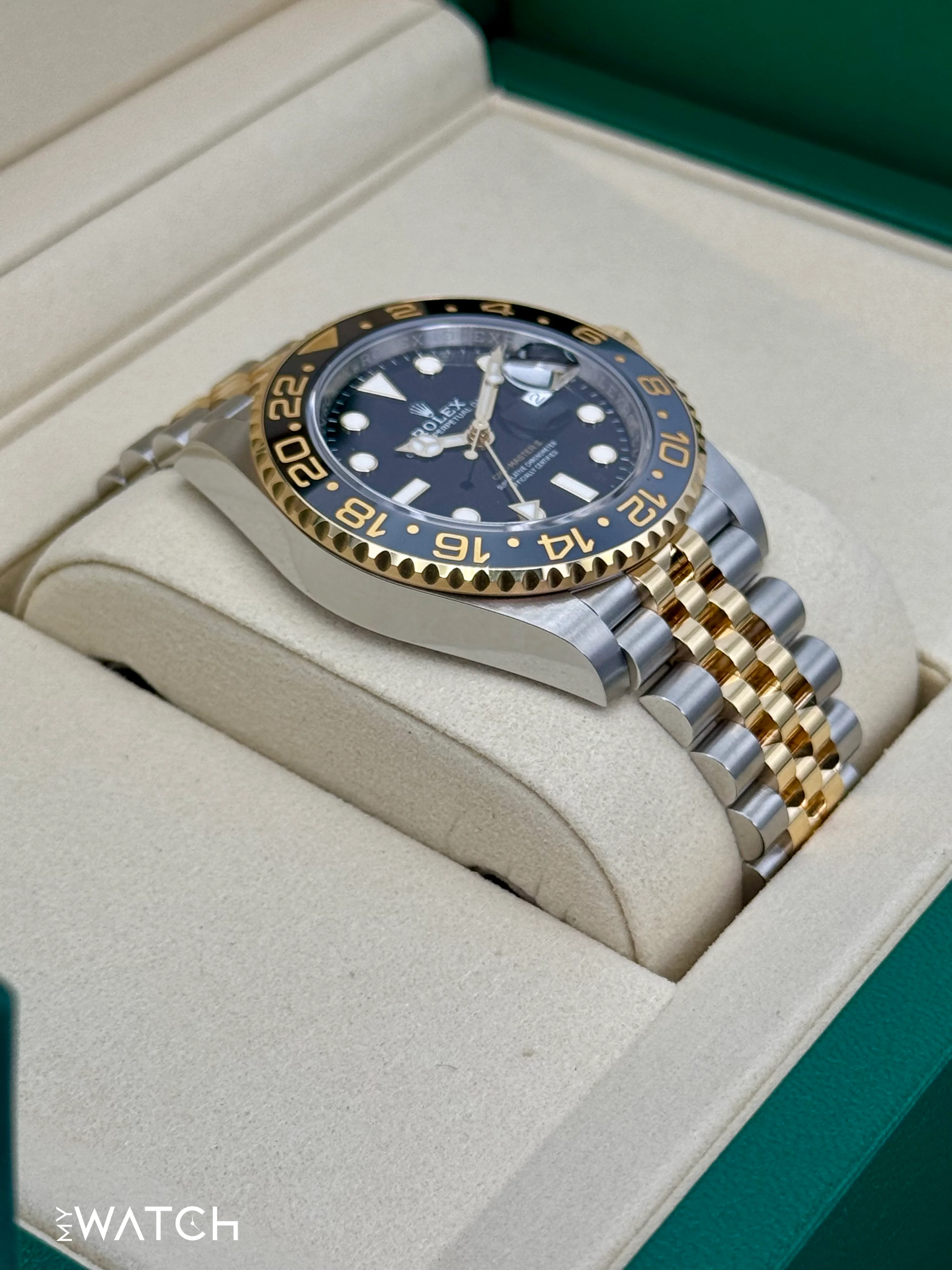 NEW 2026 Rolex GMT-Master II 40mm 126713GRNR Two-Tone Jubilee - Image 6